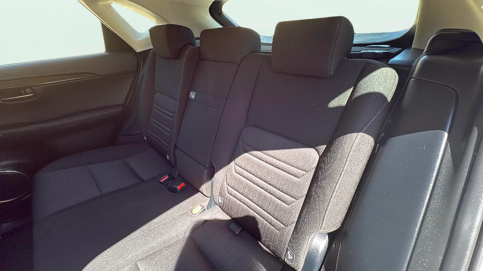 Lexus NX 2.5 300h Business 2WD - foto 18