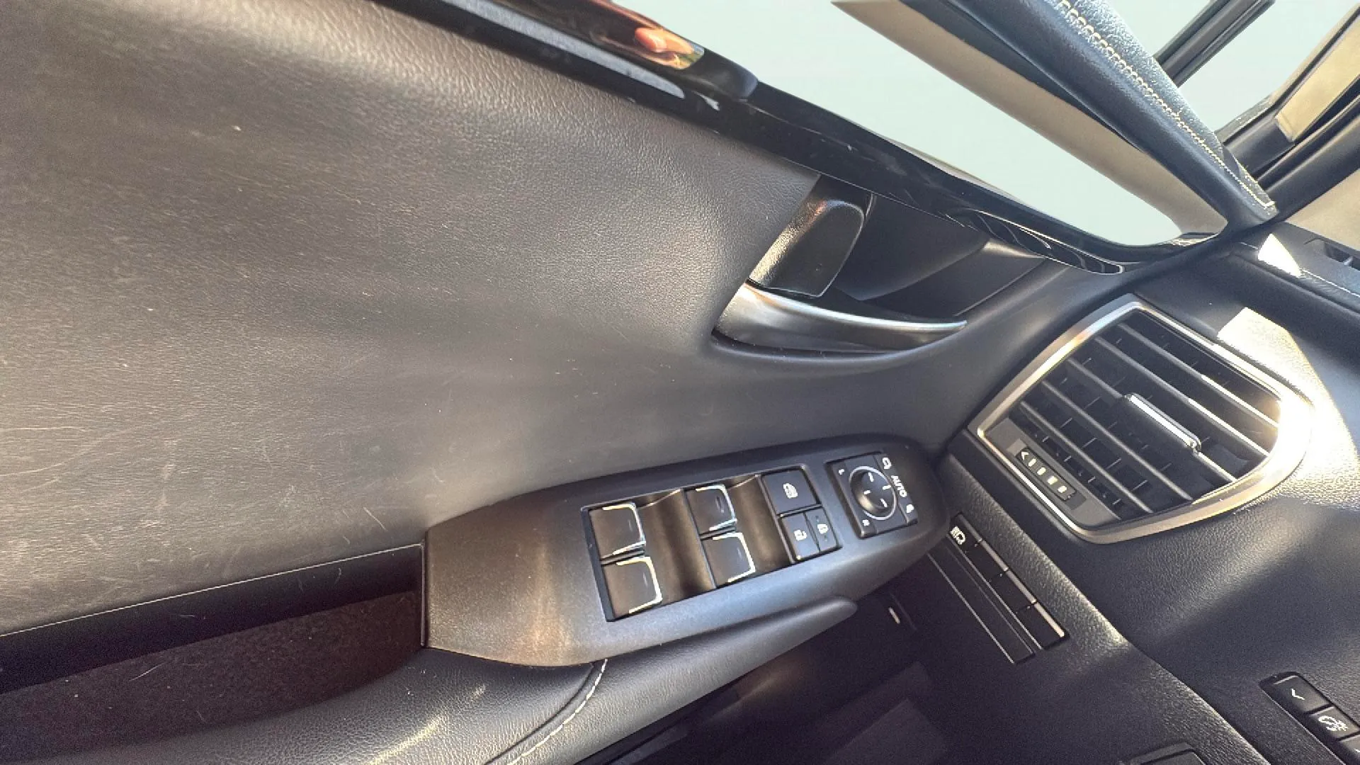 Lexus NX 2.5 300h Business 2WD - foto 9