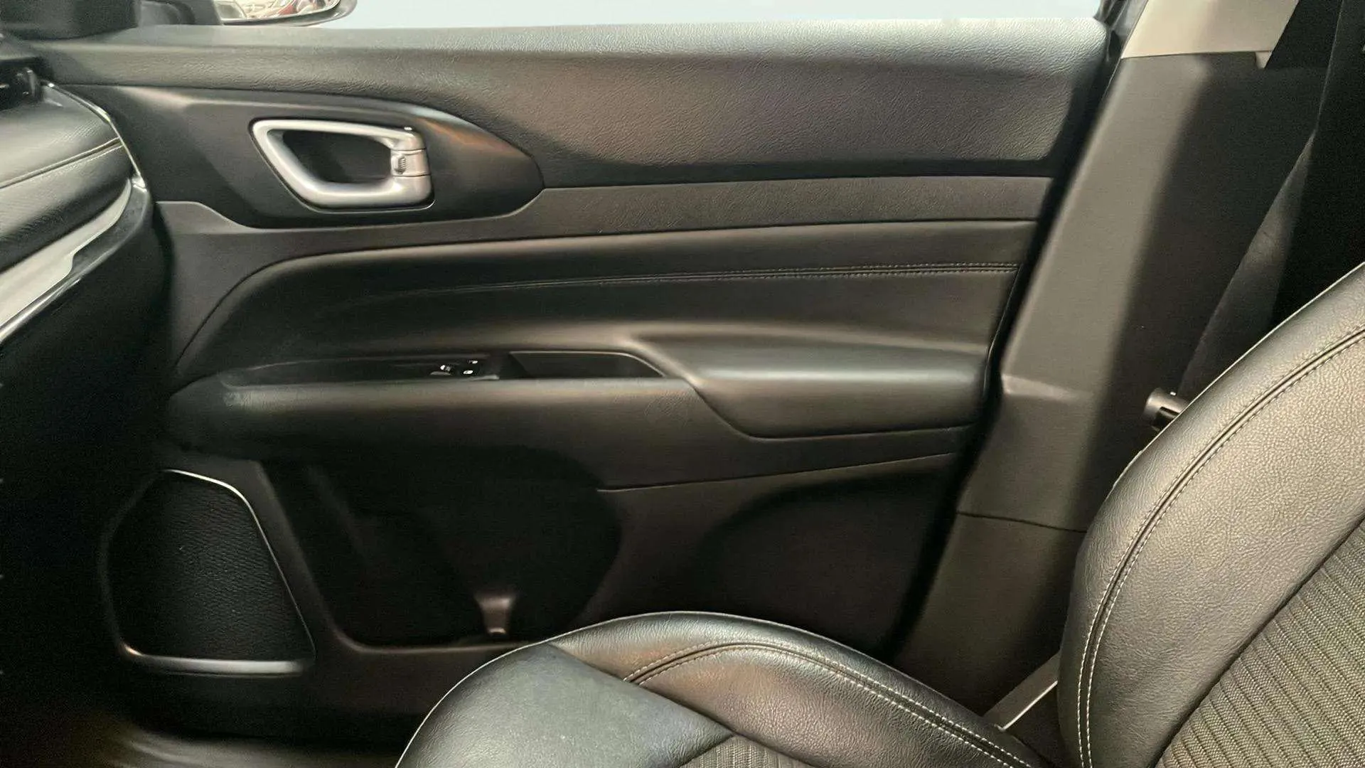 Jeep Compass eHybrid 1.5 MHEV Night Eagle Dct - foto 15