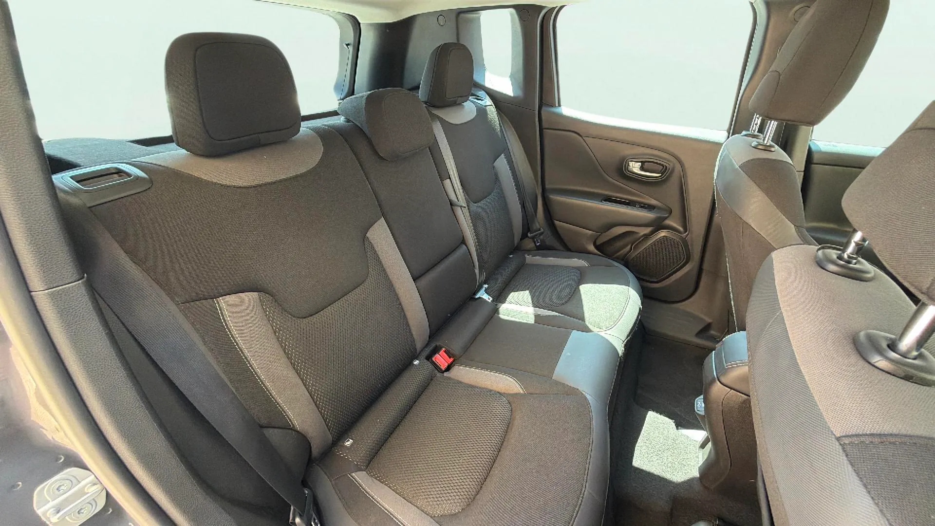 Jeep Renegade eHybrid 1.5 Limited ATX - foto 15