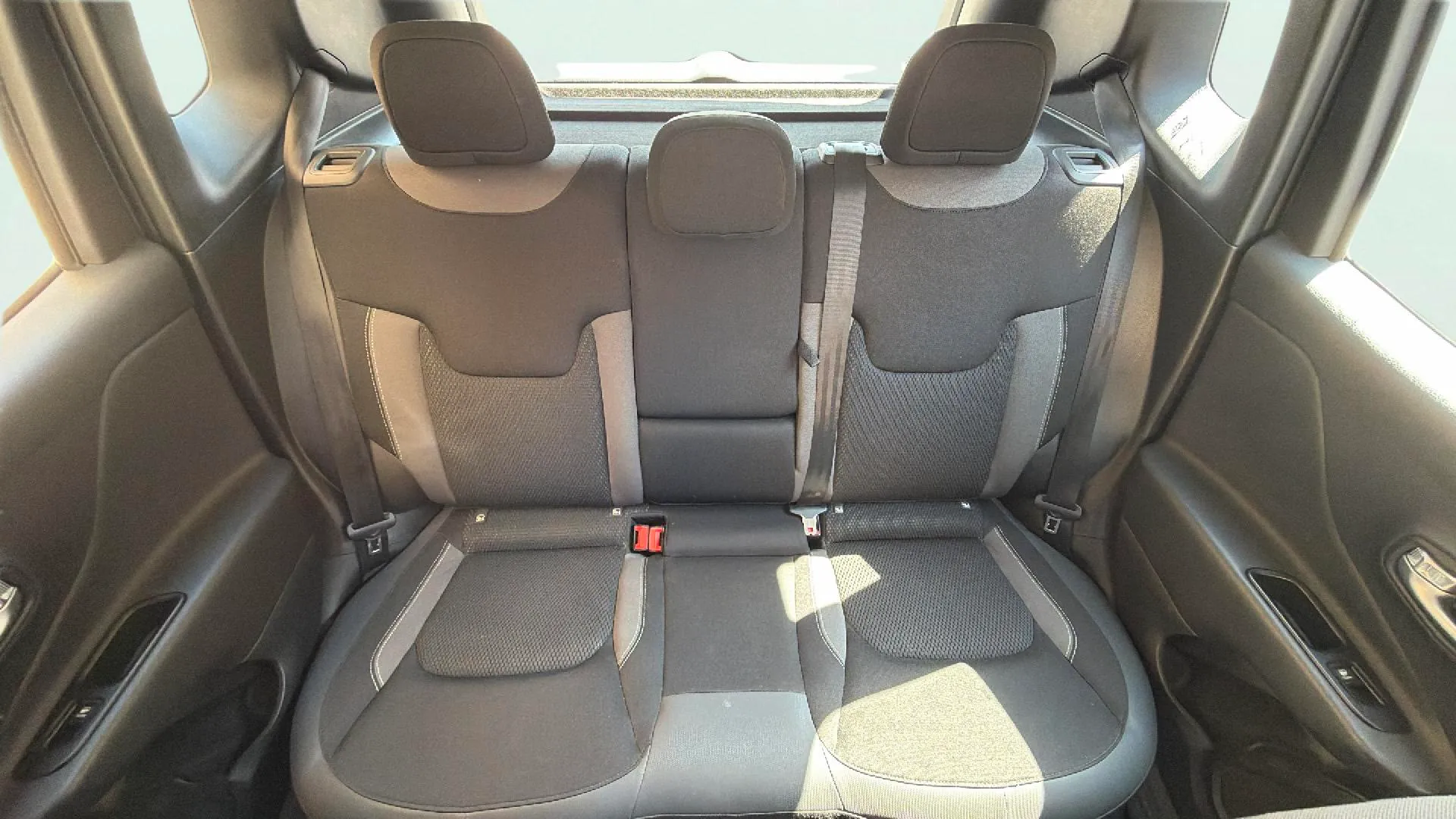 Jeep Renegade eHybrid 1.5 Limited ATX - foto 16