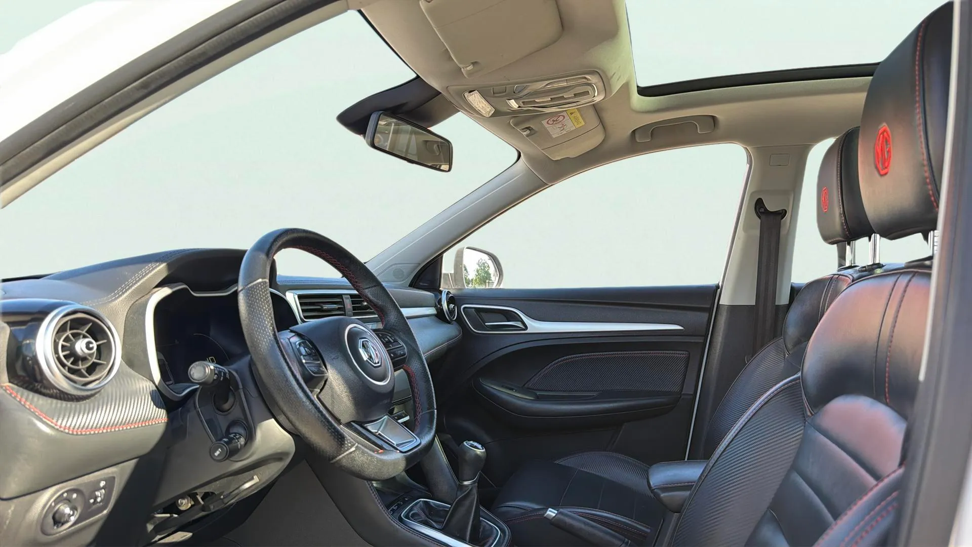 MG ZS 1.0T Luxury - foto 14
