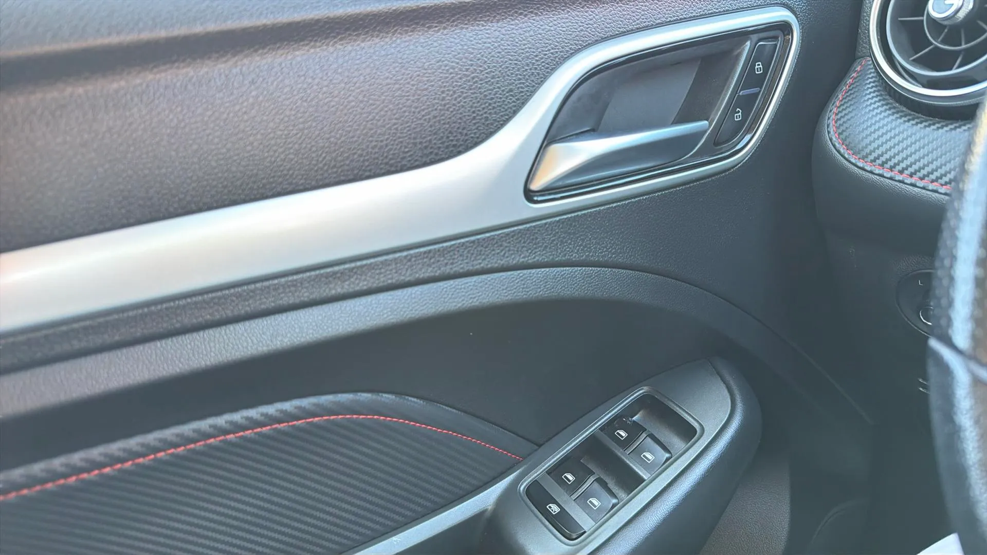 MG ZS 1.0T Luxury - foto 20