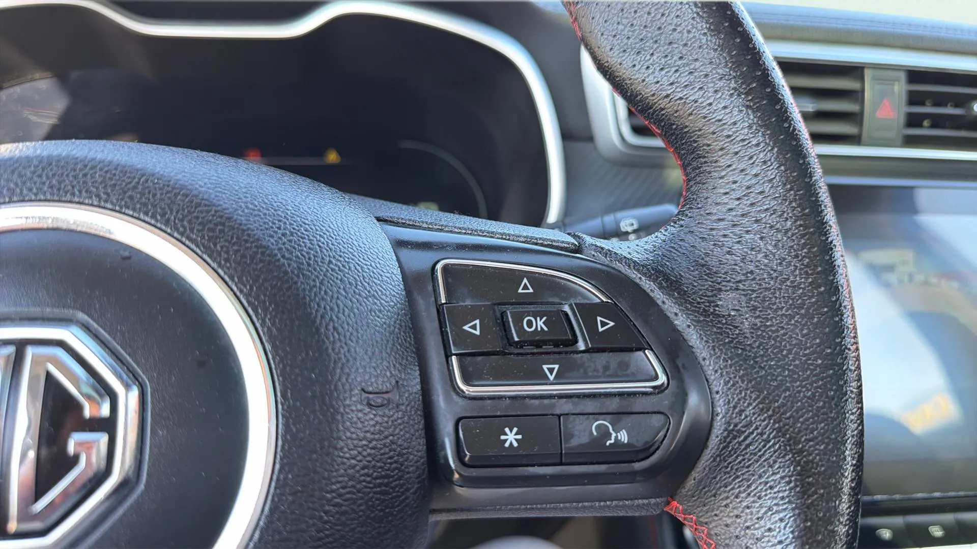 MG ZS 1.0T Luxury - foto 13
