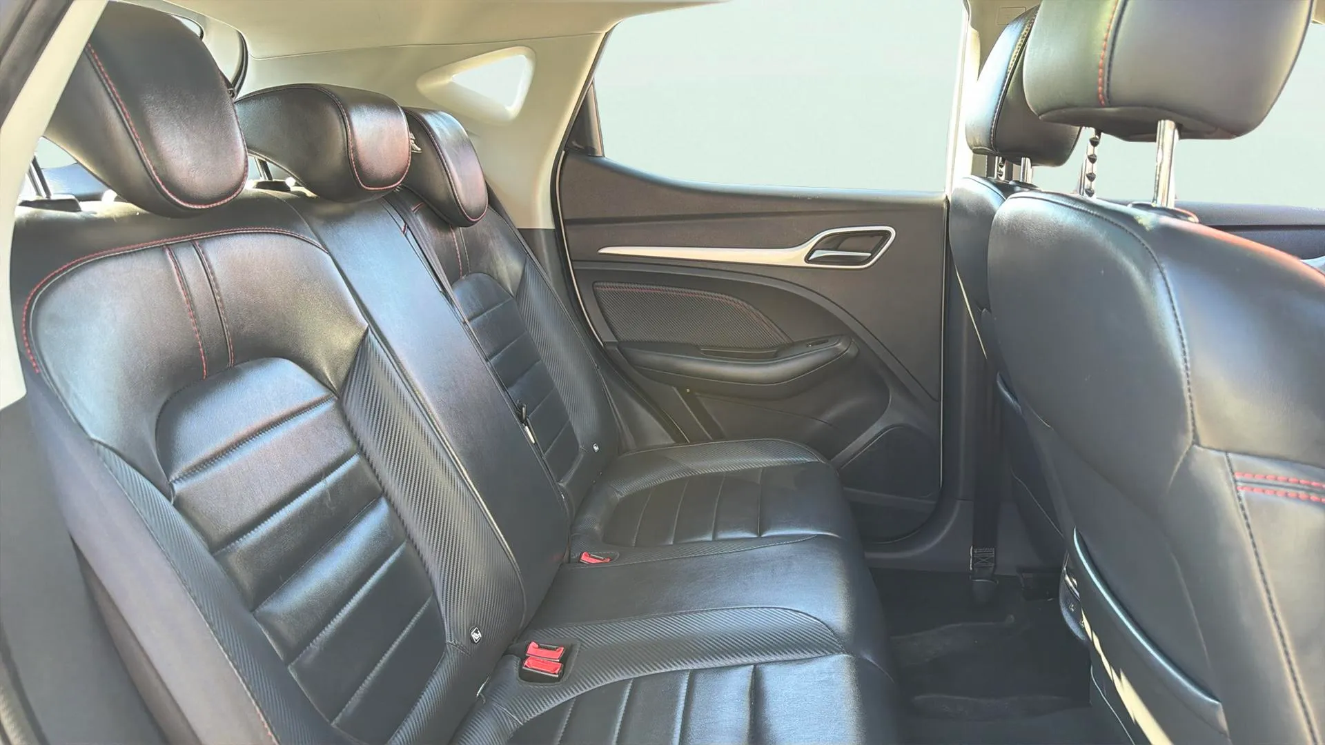 MG ZS 1.0T Luxury - foto 16