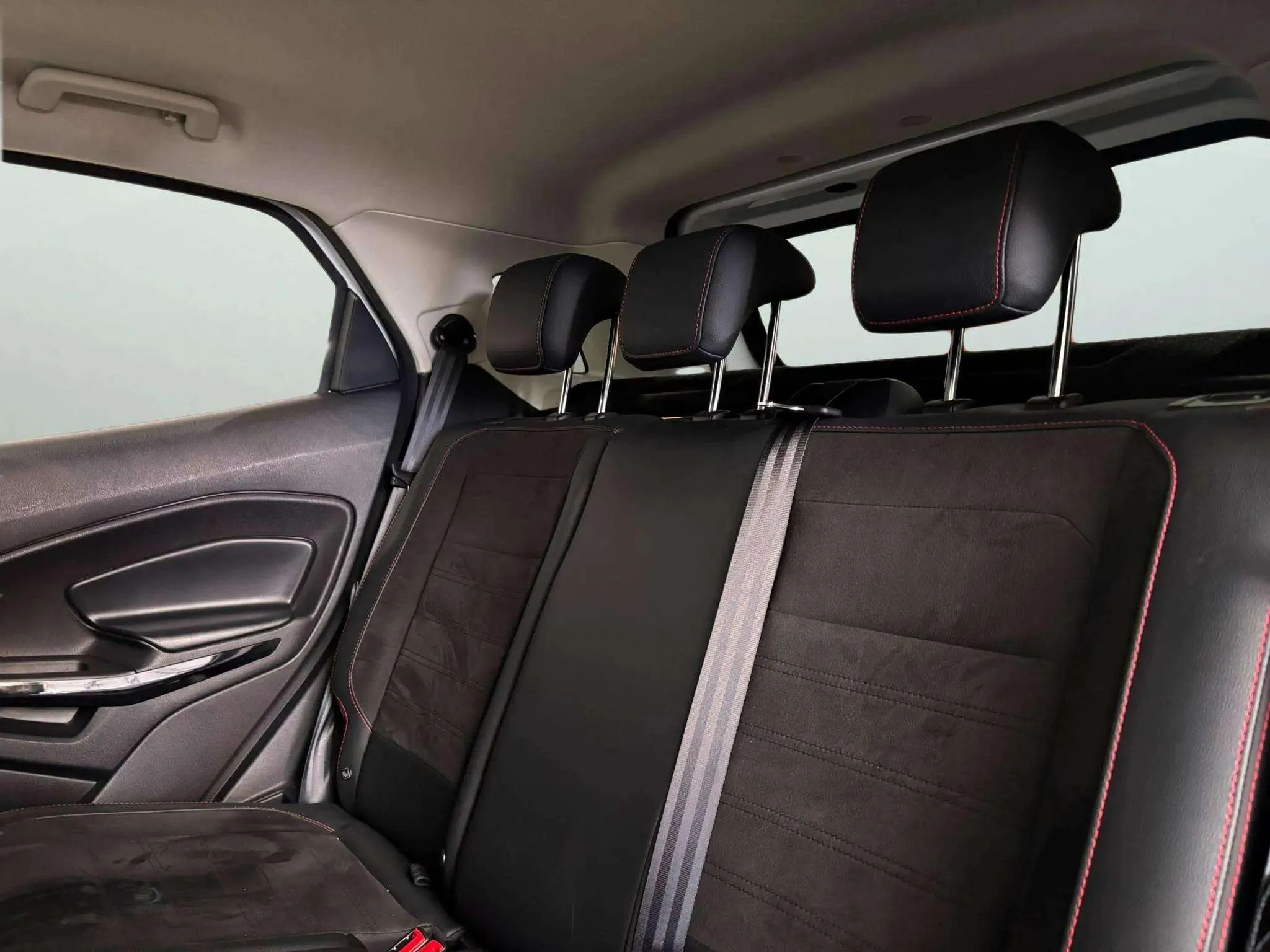 Ford EcoSport 1.0T EcoBoost ST Line - foto 12