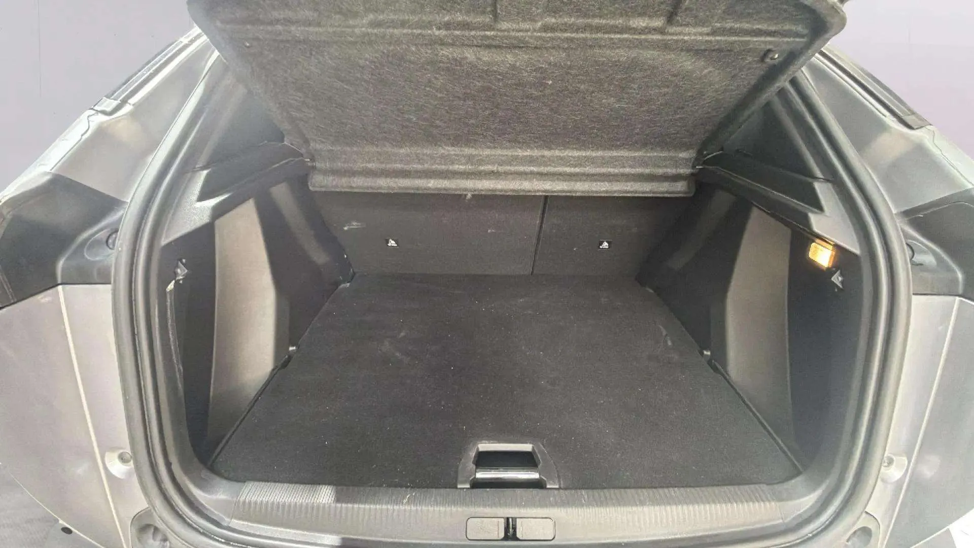 Peugeot 2008 Allure PureTech 100 - foto 22
