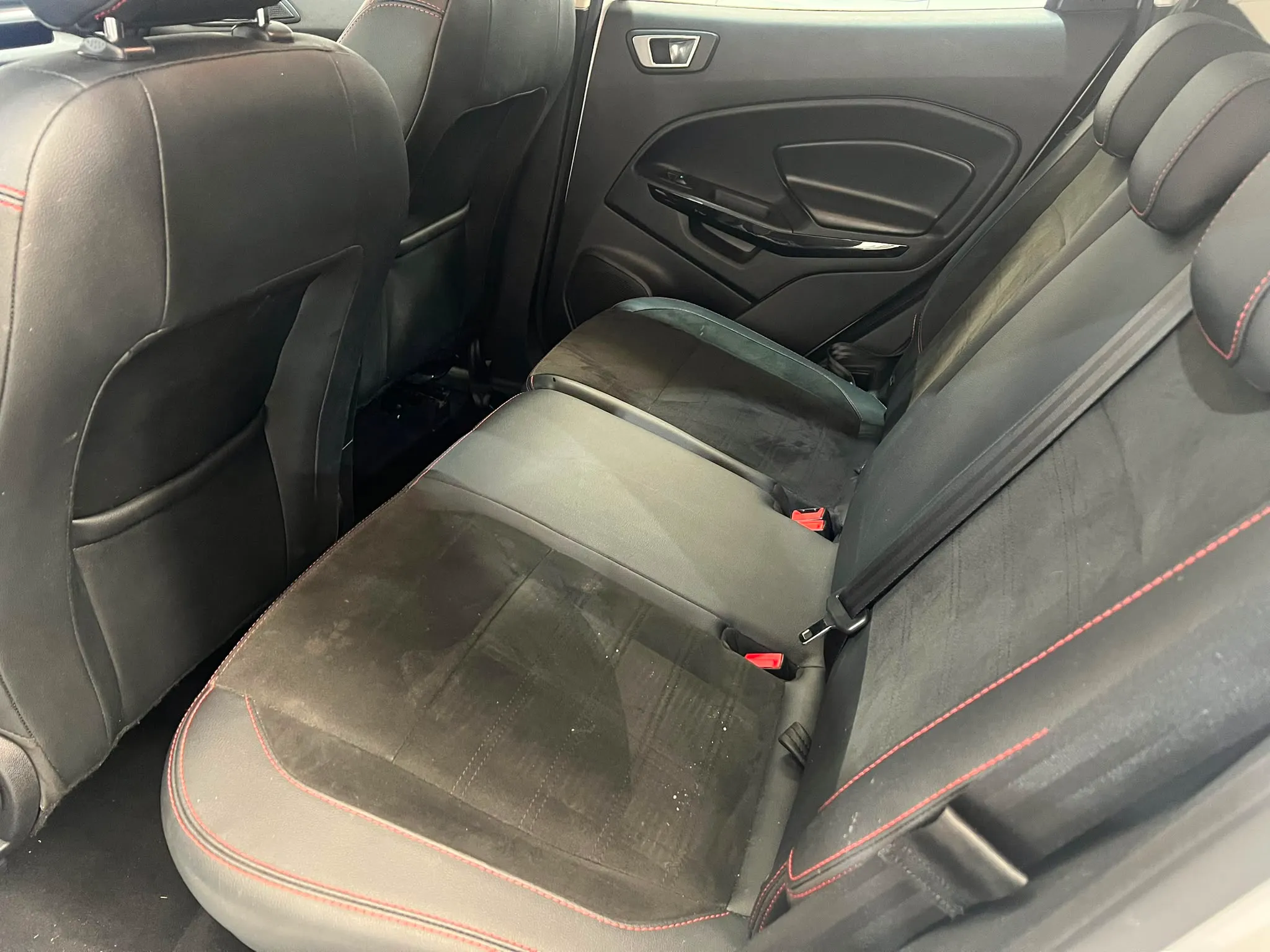 Ford EcoSport 1.0T EcoBoost ST Line - foto 17