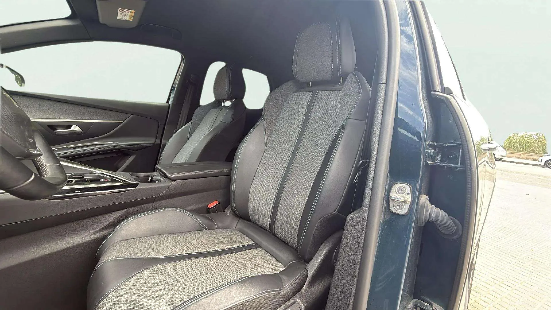 Peugeot 3008 1.5 BlueHDi Allure Pack EAT8 - foto 20