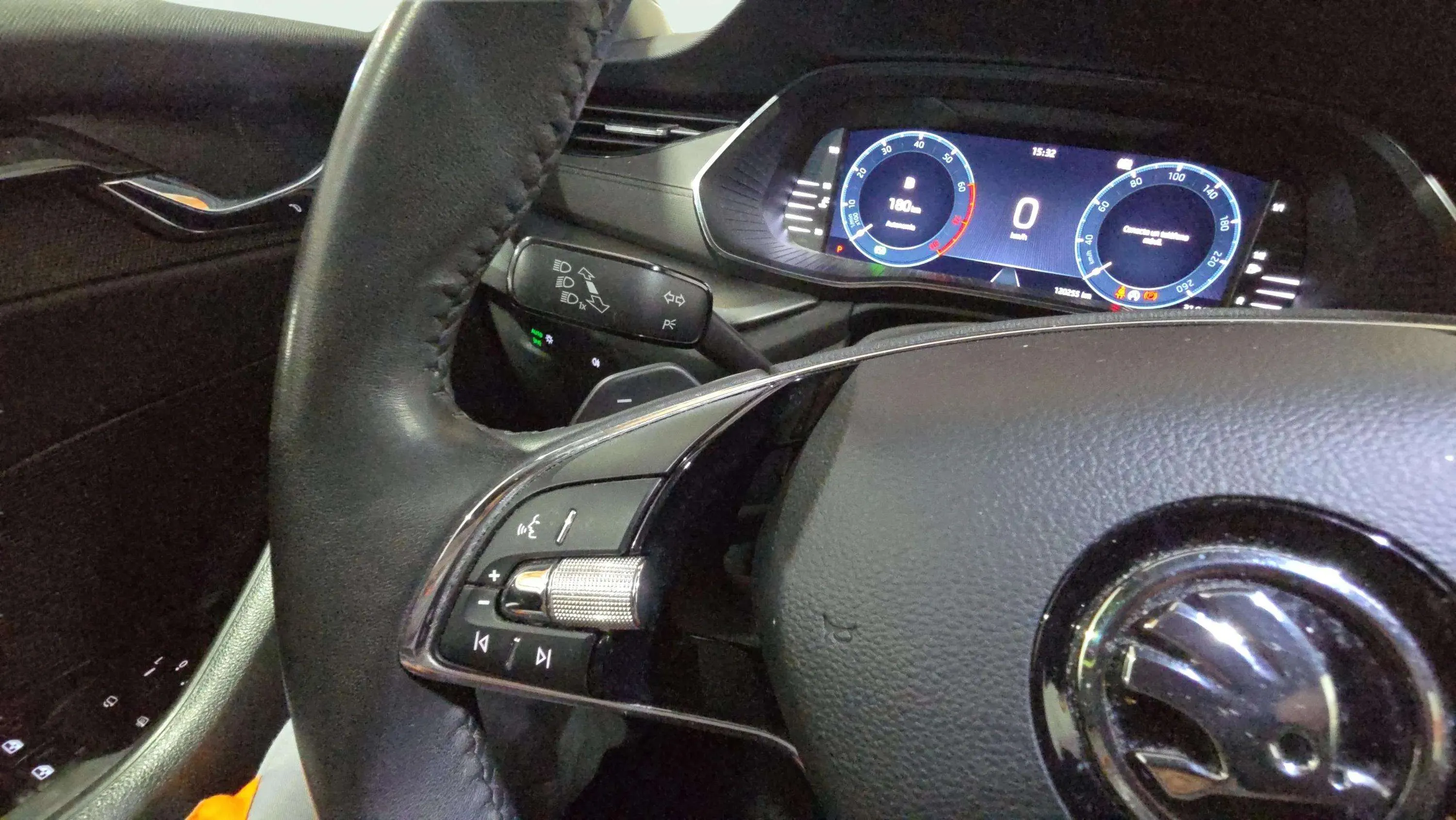Škoda Octavia 1.0 TSI DSG mHEV Ambition - foto 27