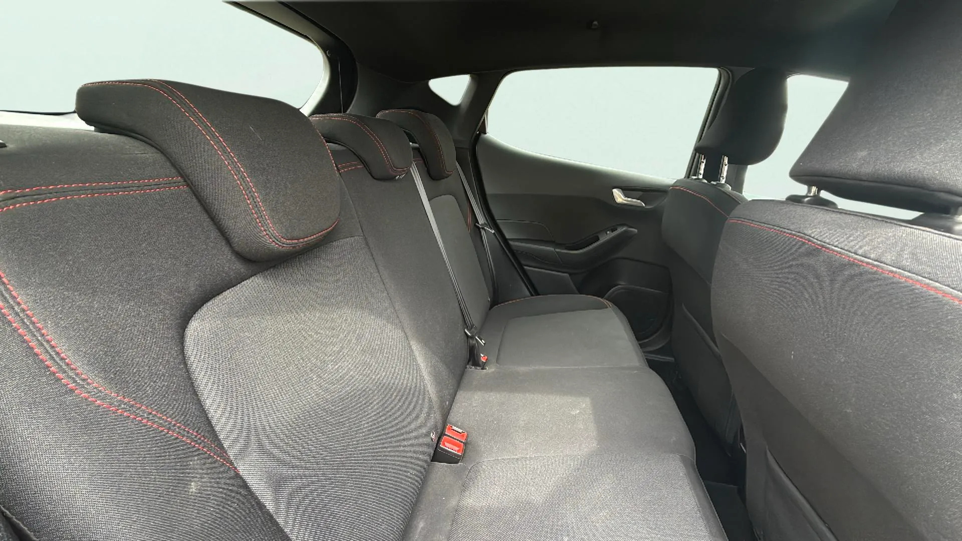 Ford Fiesta 1.0 EcoBoost MHEV ST-Line X - foto 21