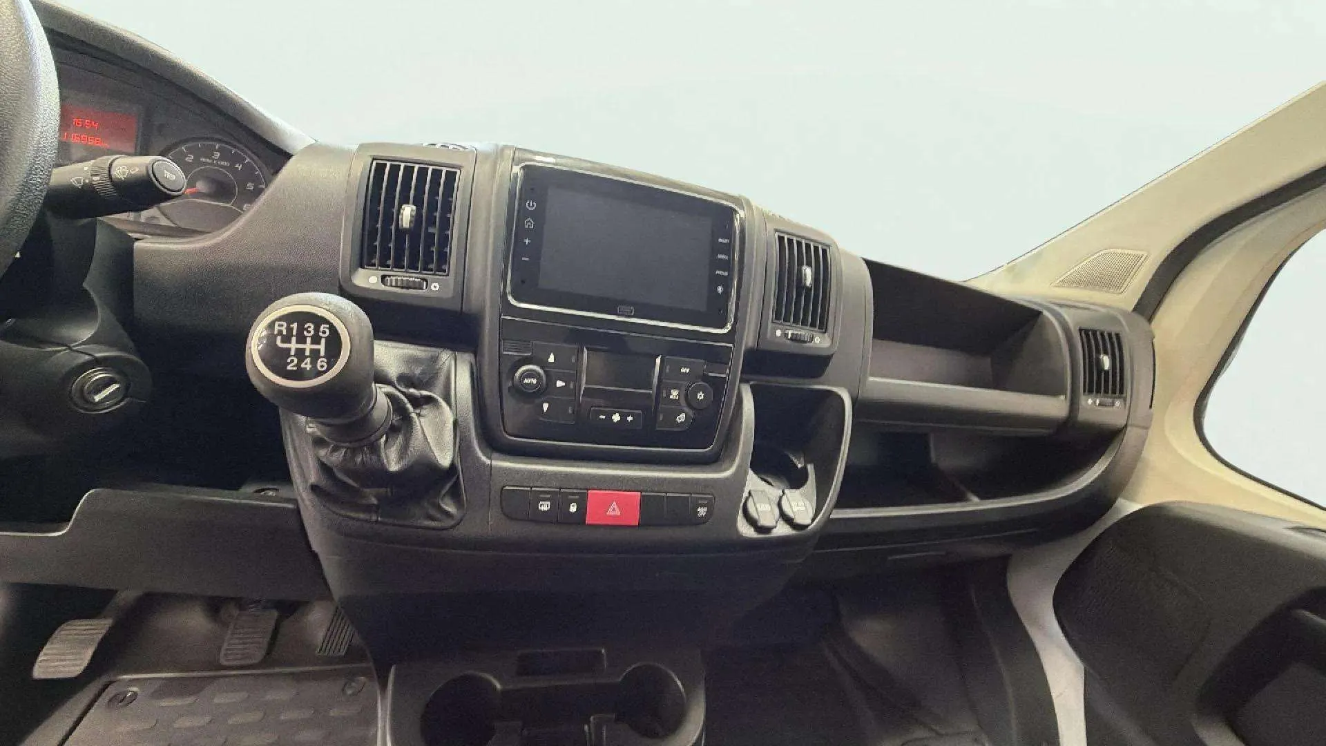Peugeot Boxer 335 L3H2 Bhdi M - foto 16