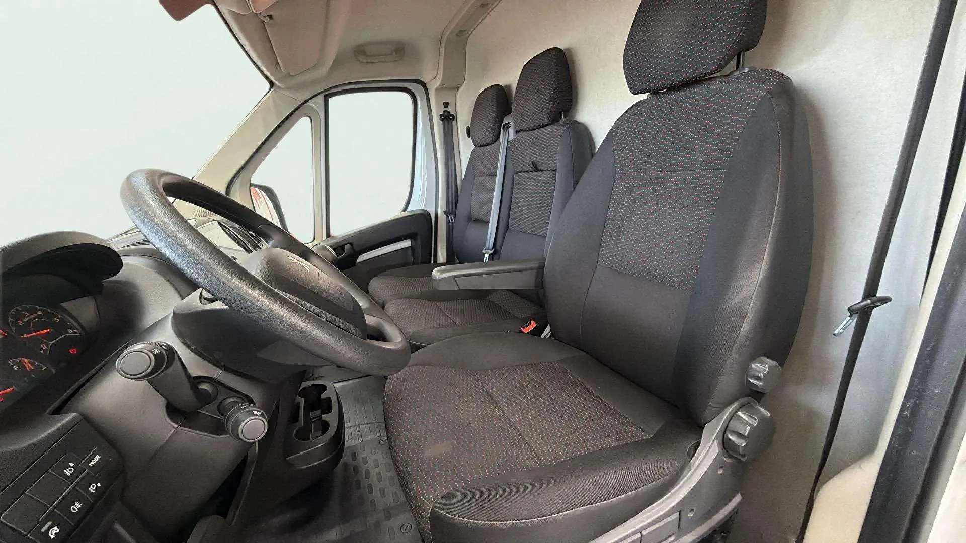 Peugeot Boxer 335 L3H2 Bhdi M - foto 10
