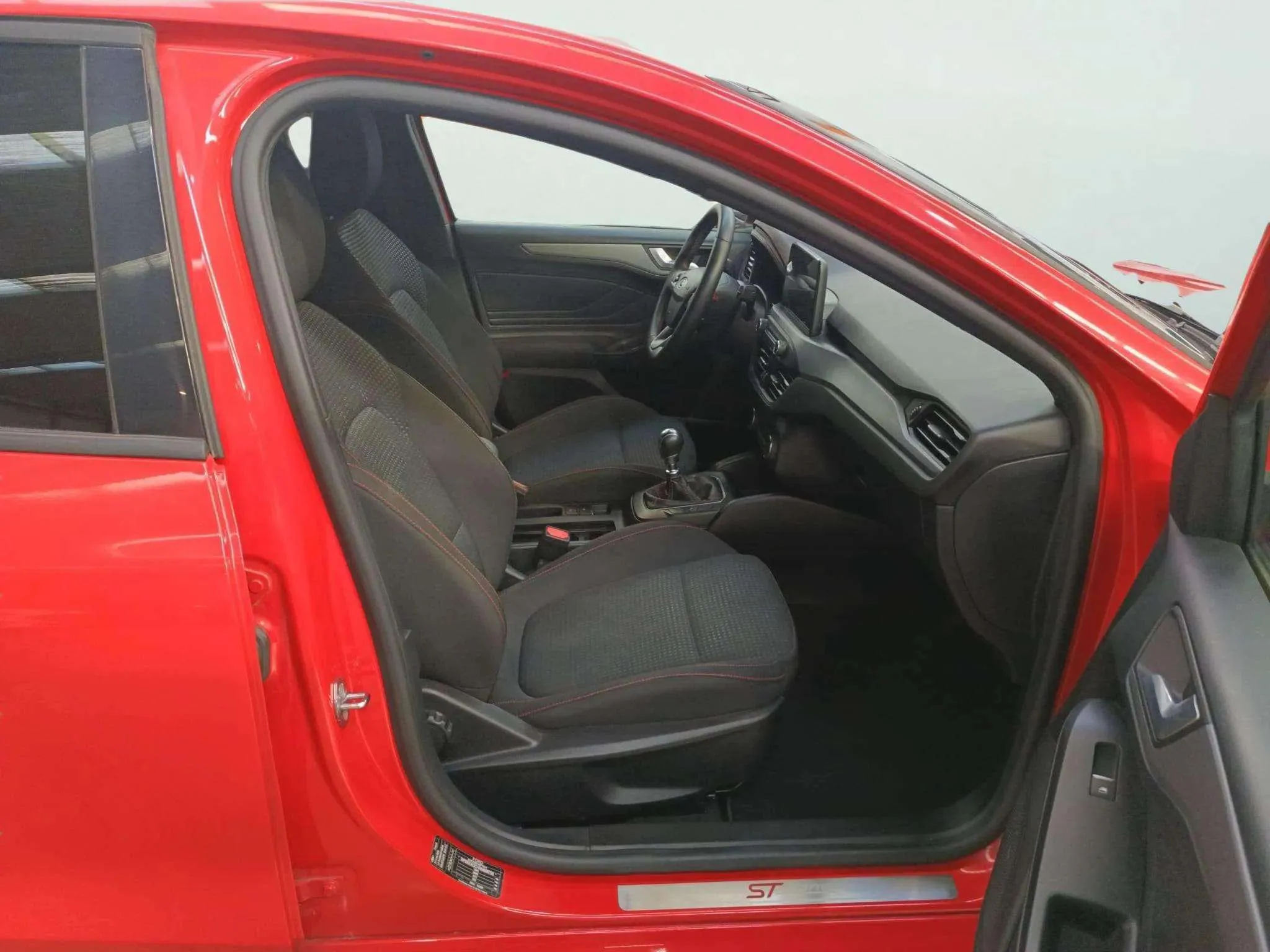 Ford Focus 1.0 EcoBoost MHEV ST-Line - foto 7