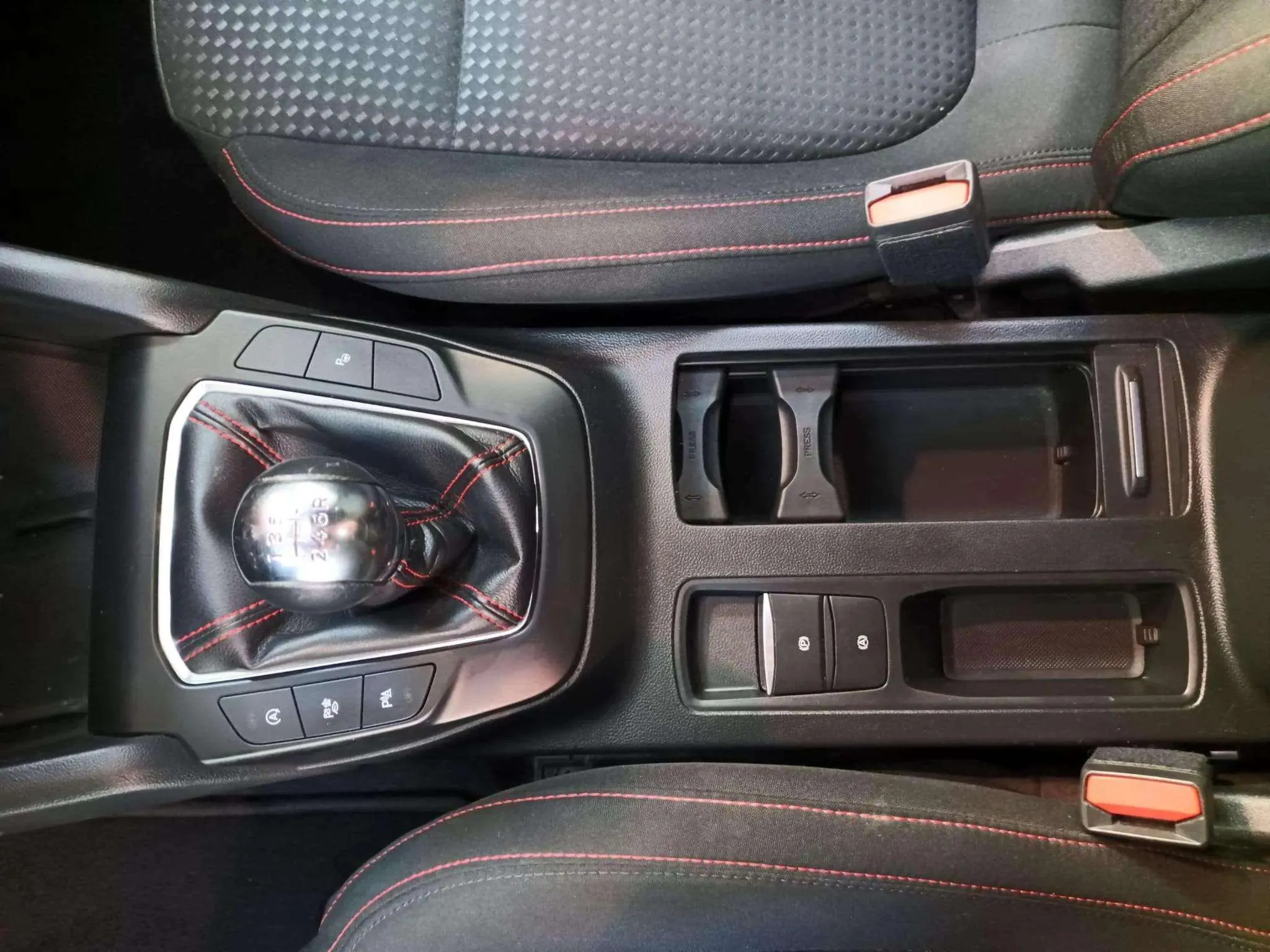 Ford Focus 1.0 EcoBoost MHEV ST-Line - foto 8