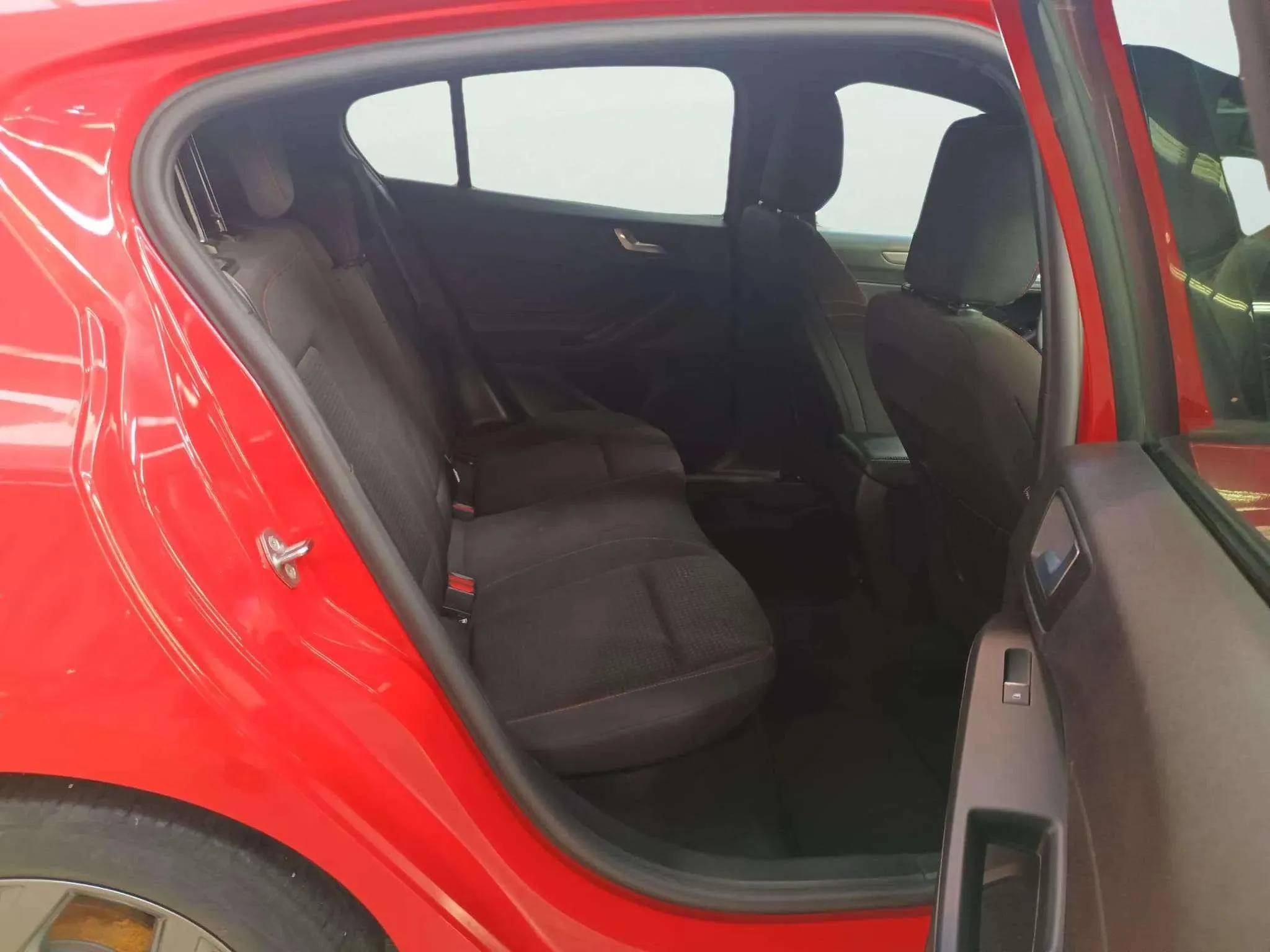 Ford Focus 1.0 EcoBoost MHEV ST-Line - foto 10