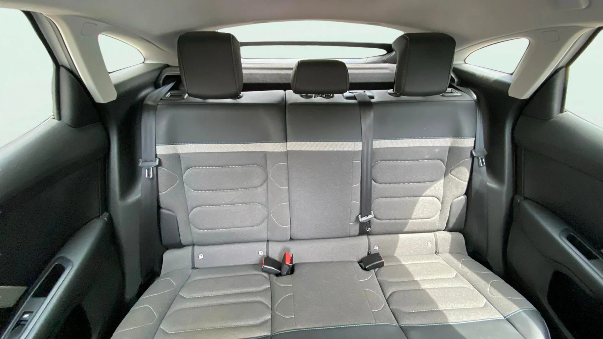 Citroën C4 BlueHDi 130 EAT8 Feel Pack - foto 25
