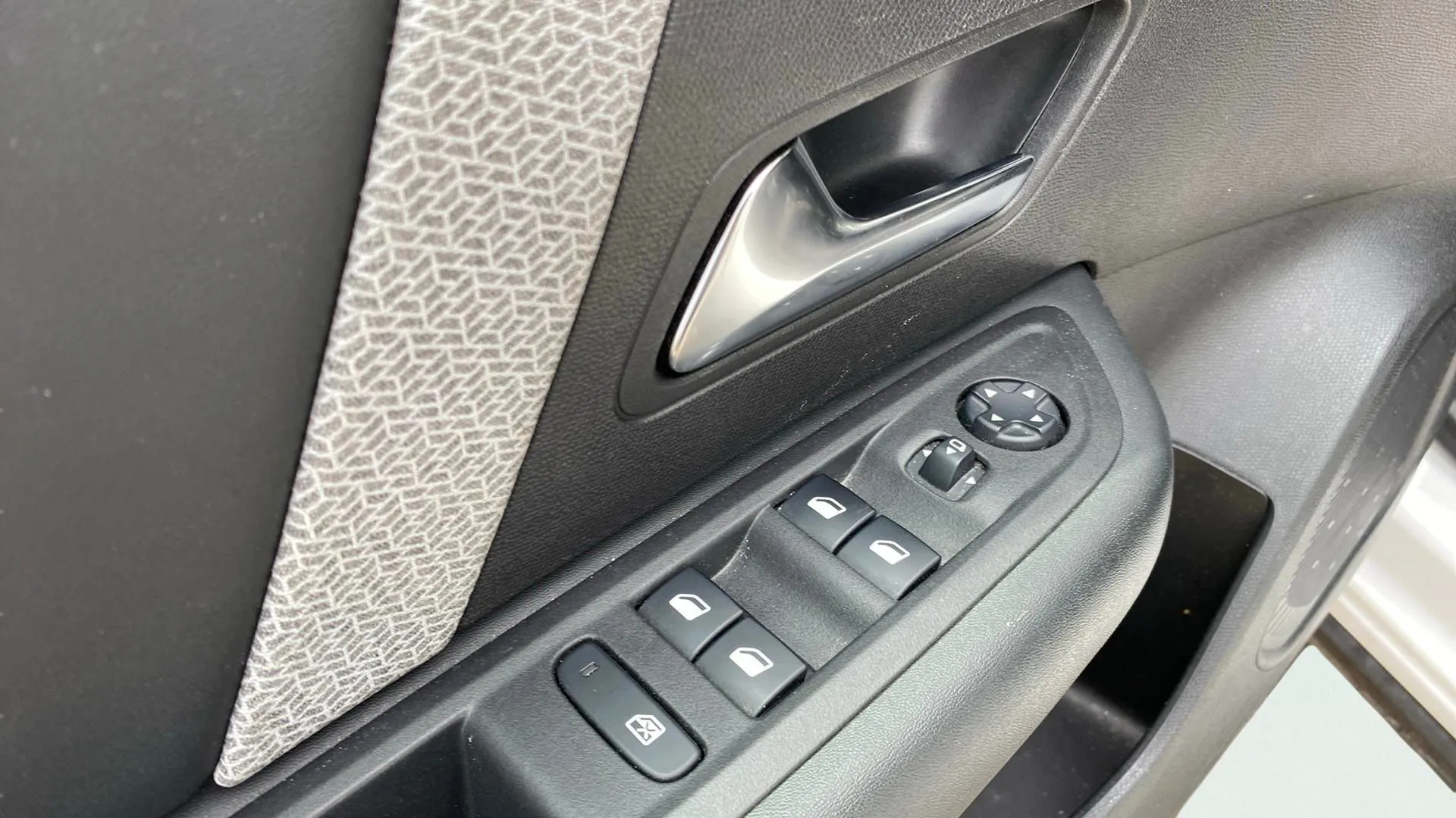 Citroën C4 BlueHDi 130 EAT8 Feel Pack - foto 24