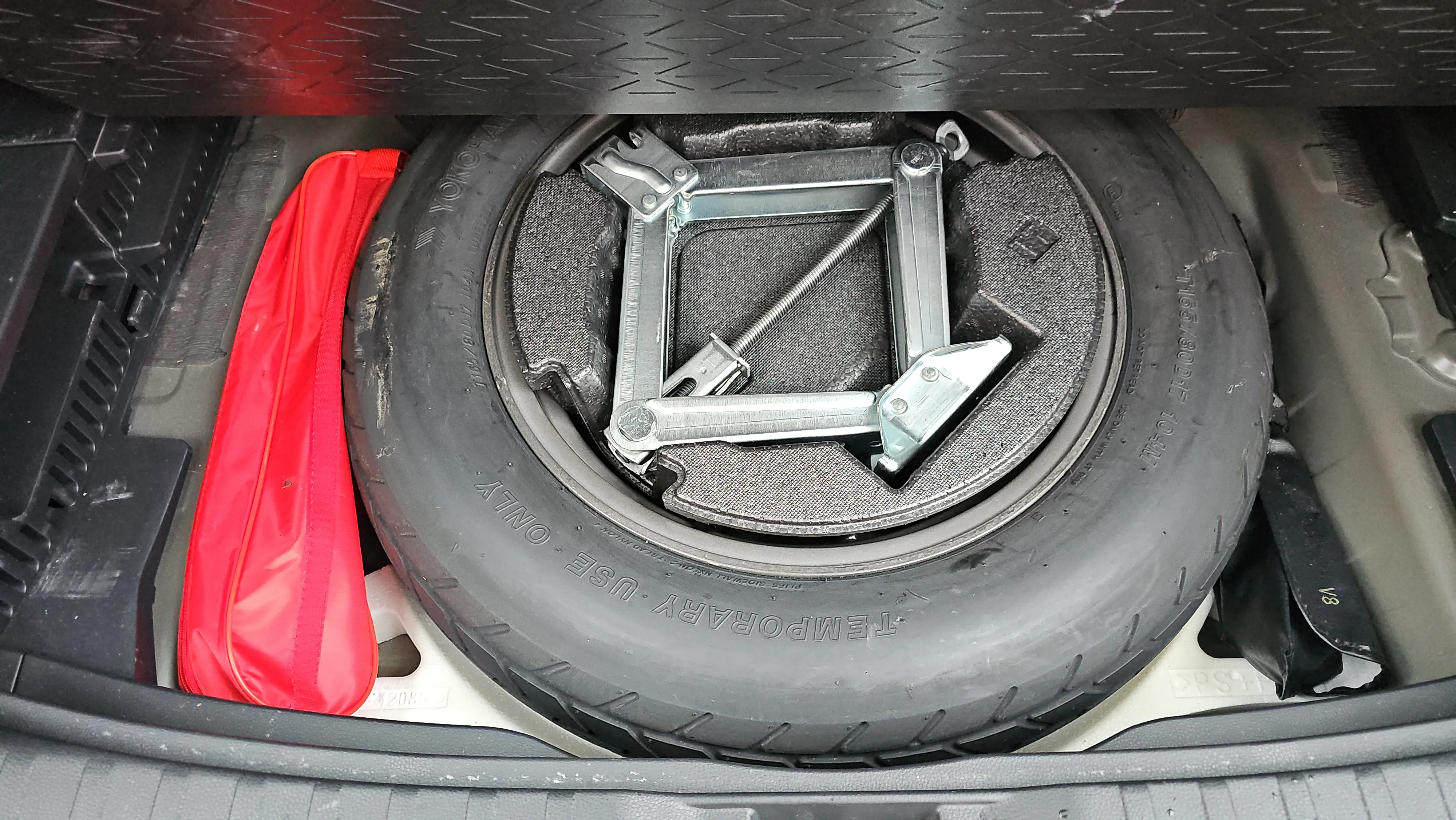 Toyota RAV4 2.5l 220H Advance Plus - foto 24
