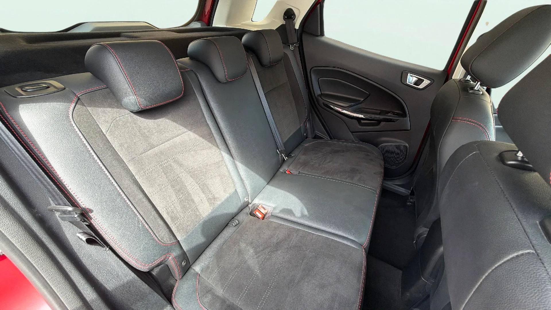 Ford EcoSport 1.0T EcoBoost ST Line - foto 17