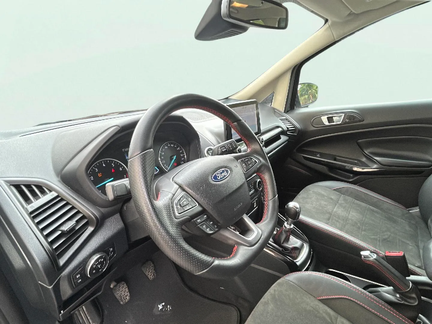 Ford EcoSport 1.0T EcoBoost ST Line - foto 28