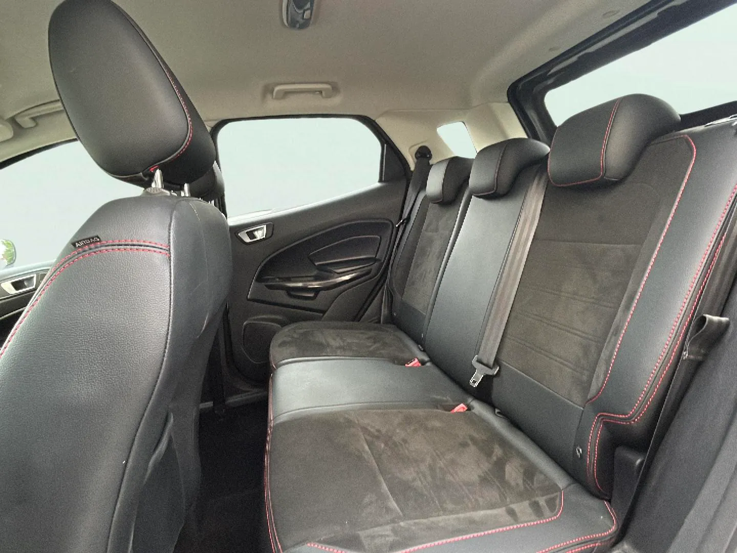Ford EcoSport 1.0T EcoBoost ST Line - foto 30