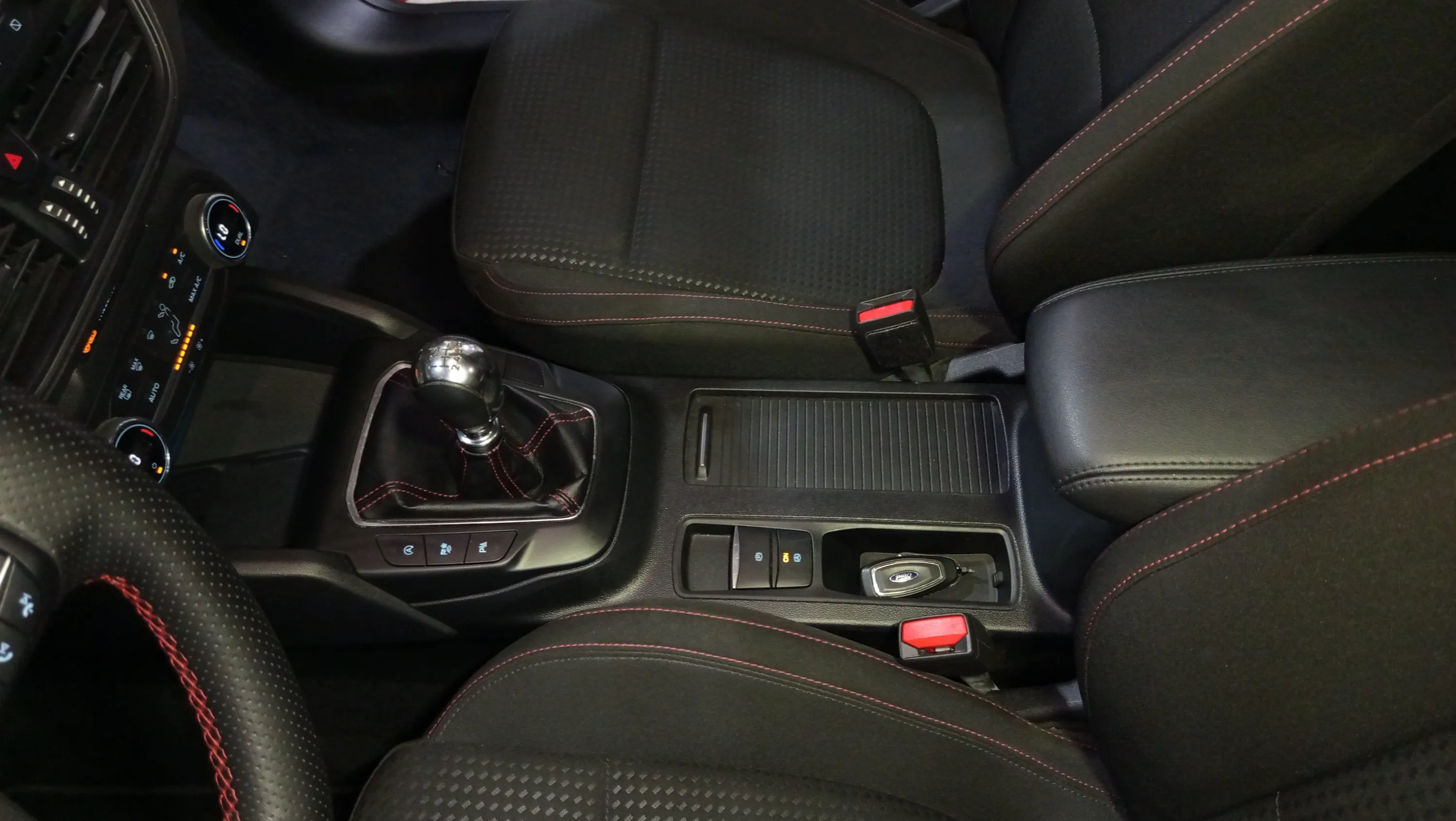 Ford Focus 1.0 EcoBoost MHEV ST-Line - foto 19