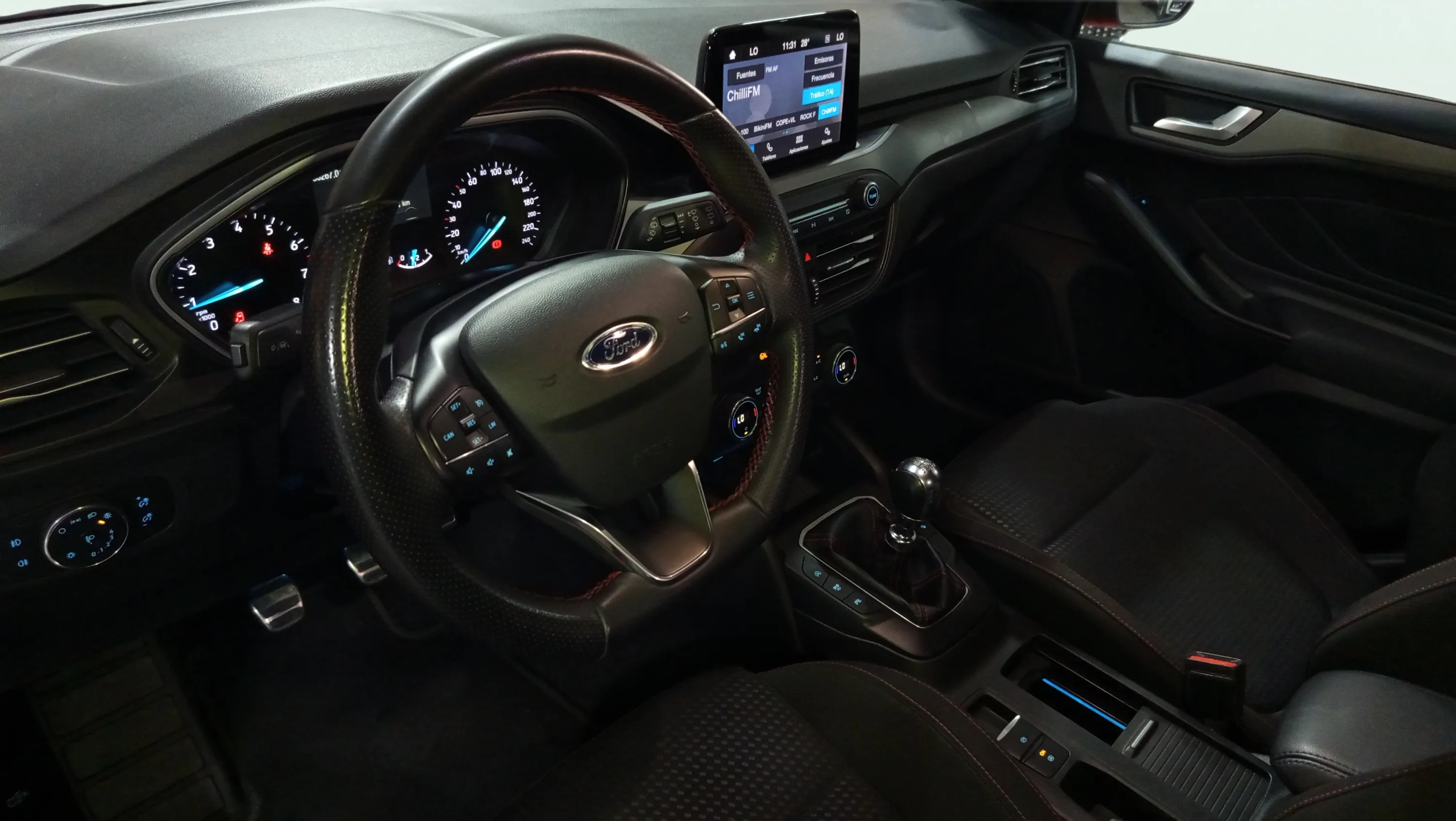 Ford Focus 1.0 EcoBoost MHEV ST-Line - foto 26
