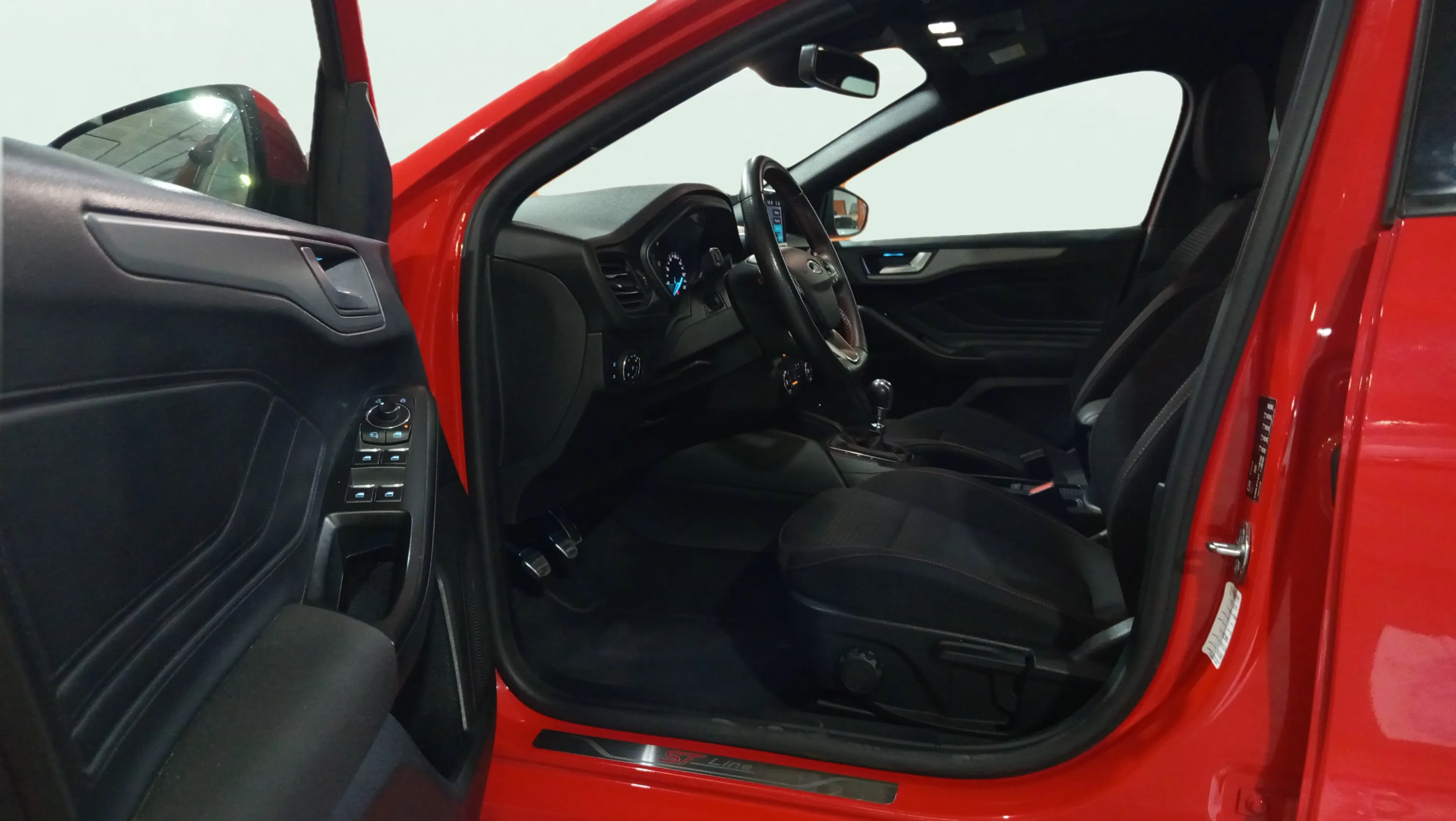 Ford Focus 1.0 EcoBoost MHEV ST-Line - foto 28
