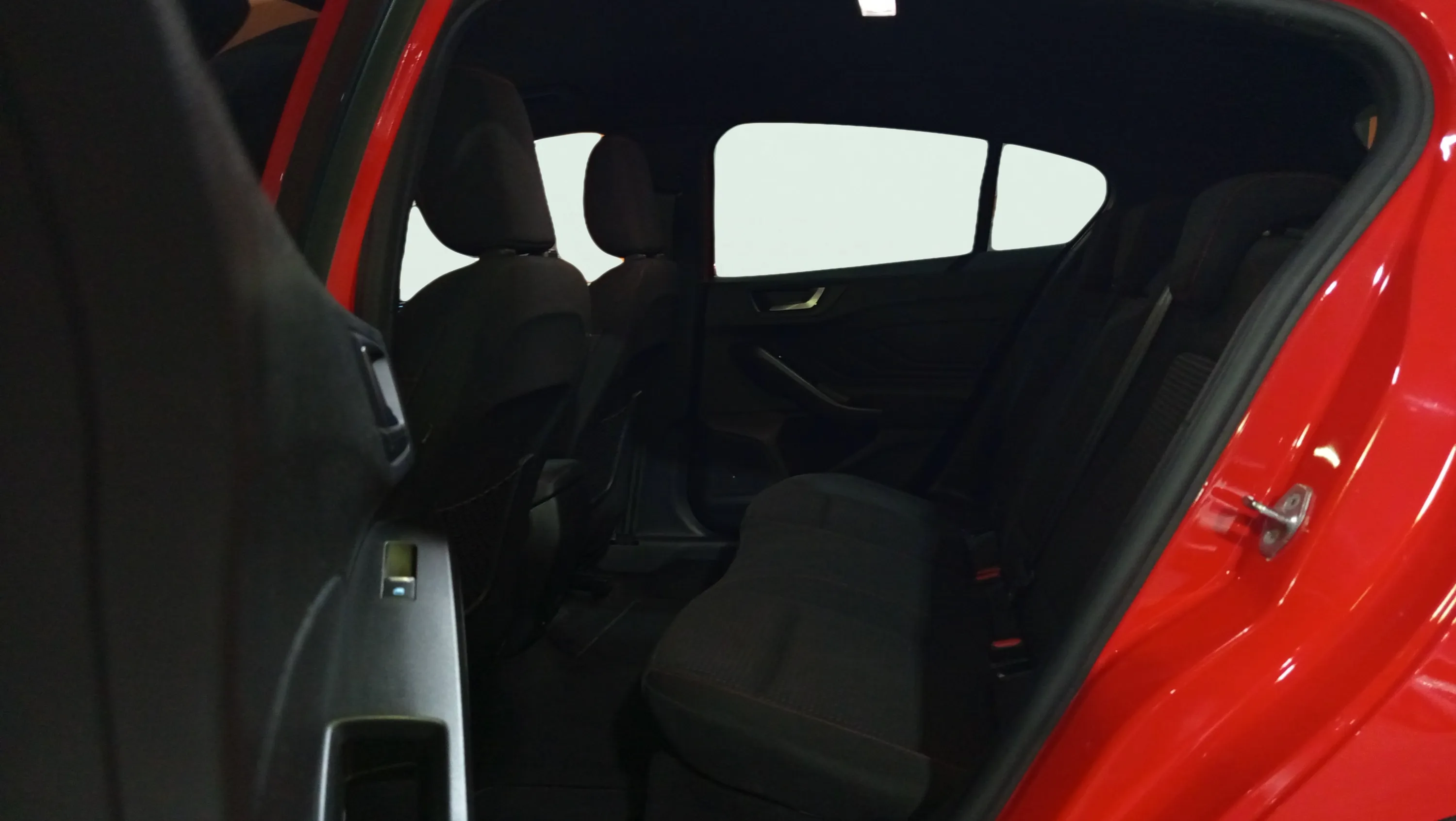 Ford Focus 1.0 EcoBoost MHEV ST-Line - foto 29