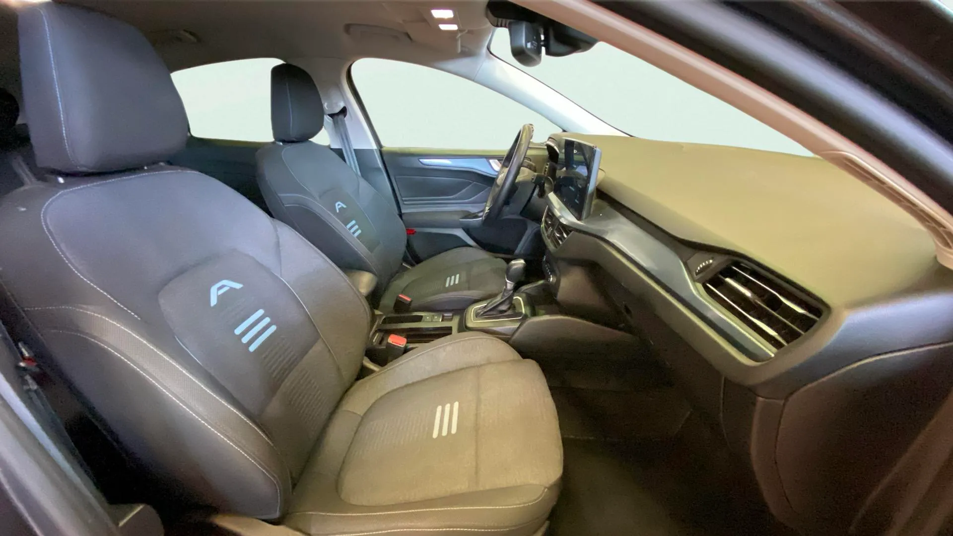 Ford Focus 1.0 EcoBoost MHEV Active - foto 12