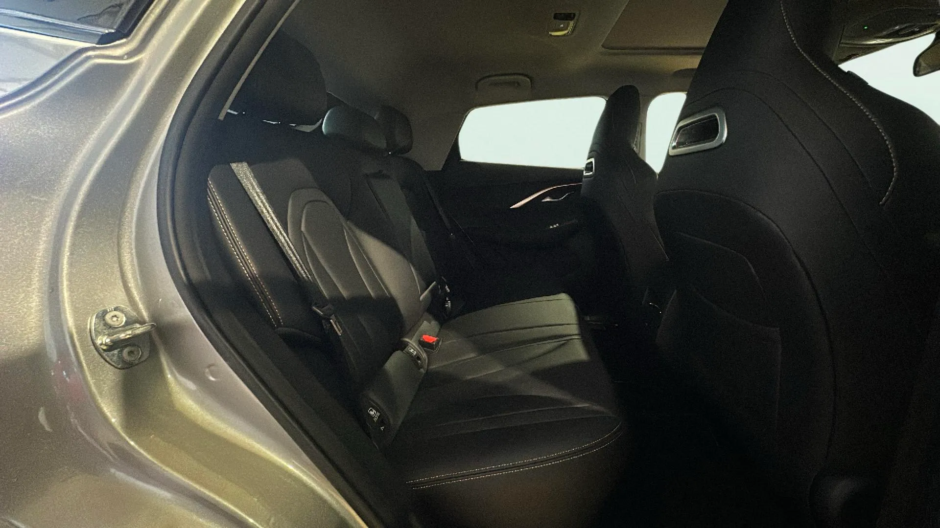 Omoda 5 1.6 T-GDi DCT Premium - foto 23