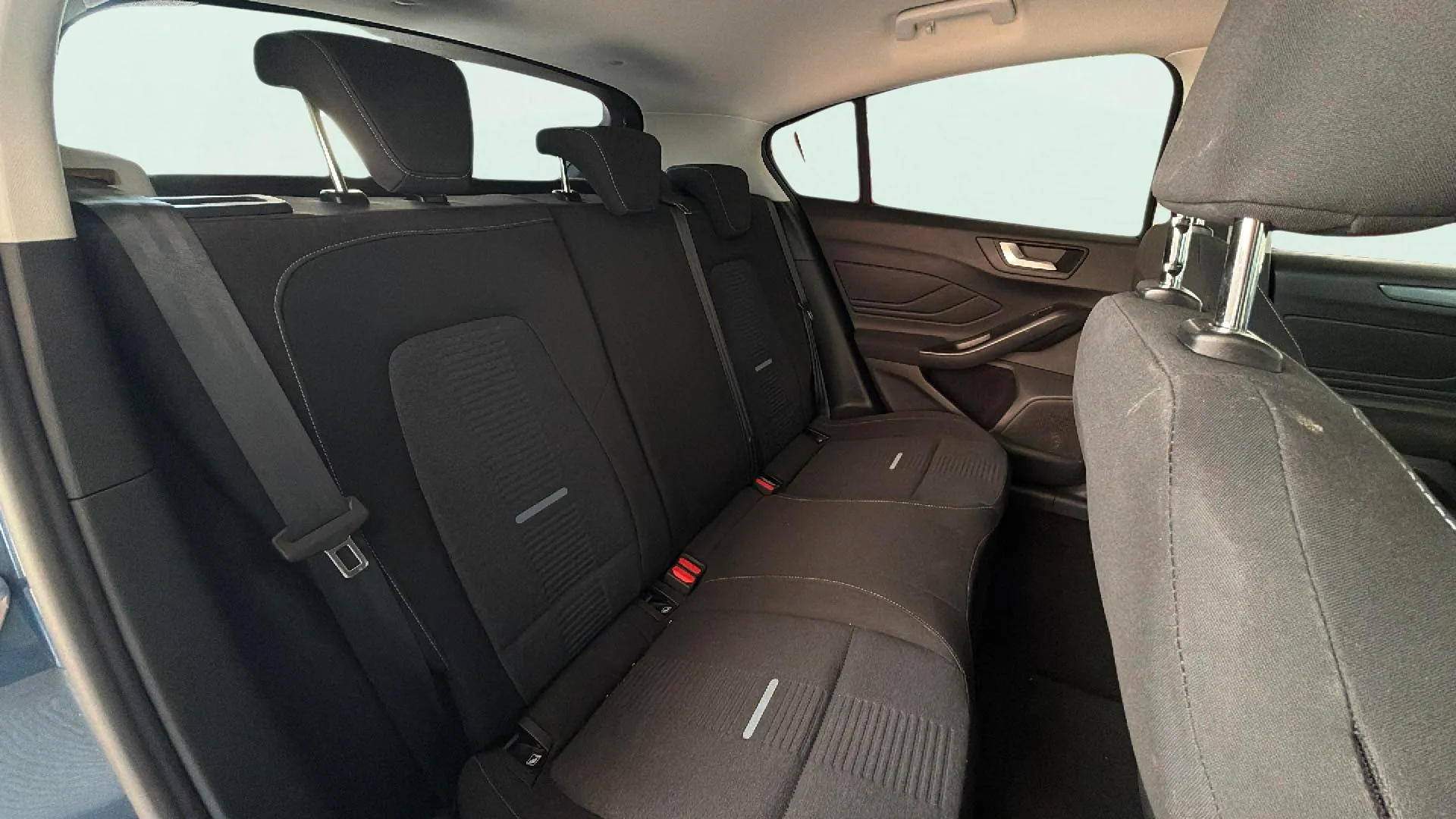Ford Focus 1.0 EcoBoost MHEV Active - foto 16