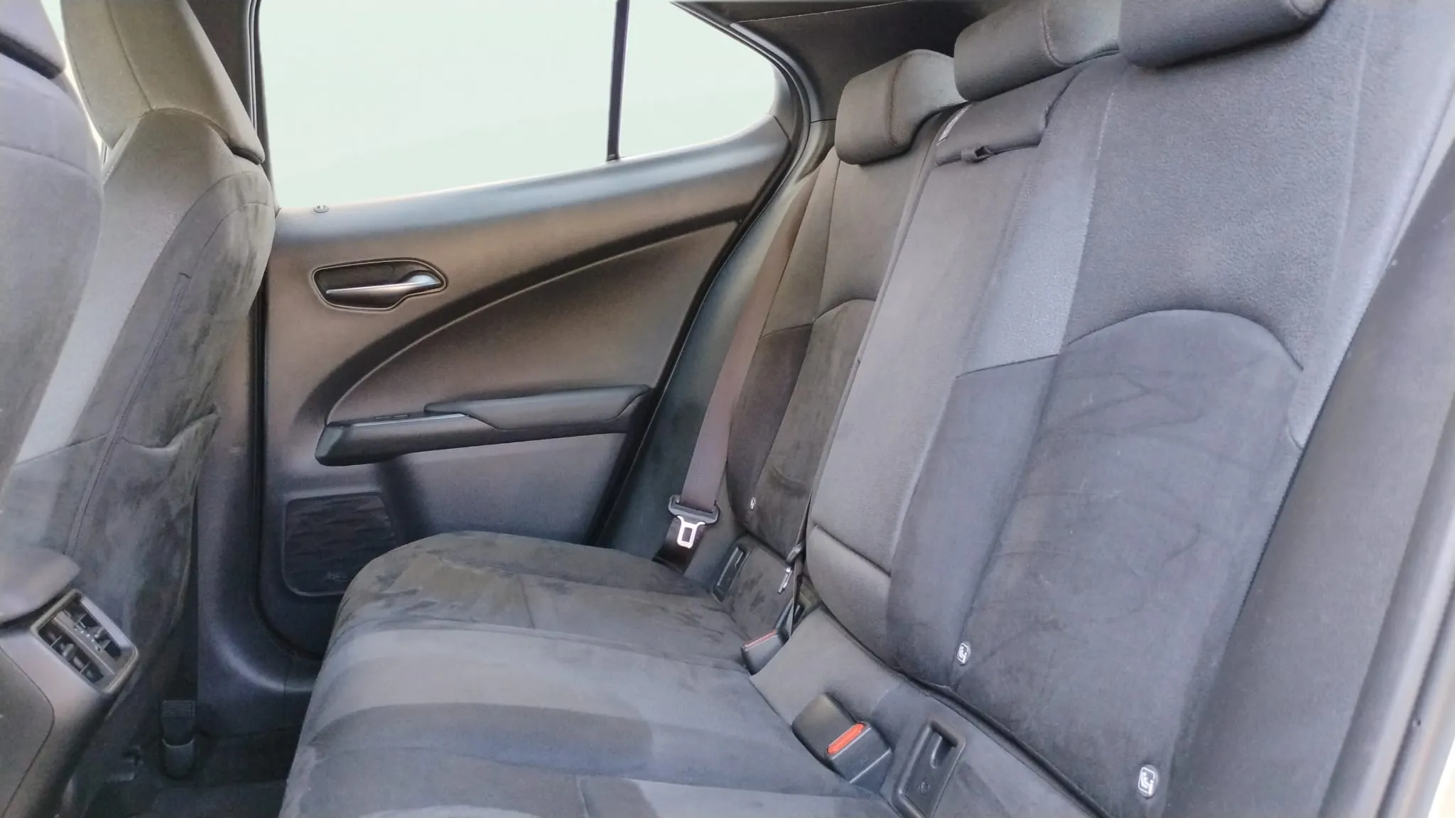 Lexus UX 2.0 250h Business - foto 17