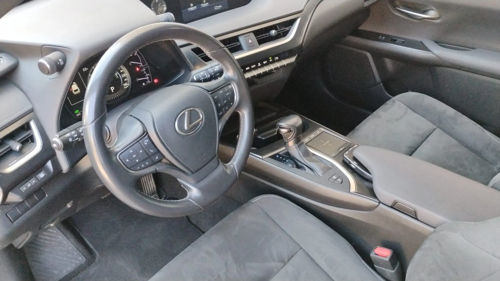 Lexus UX 2.0 250h Business - foto 16