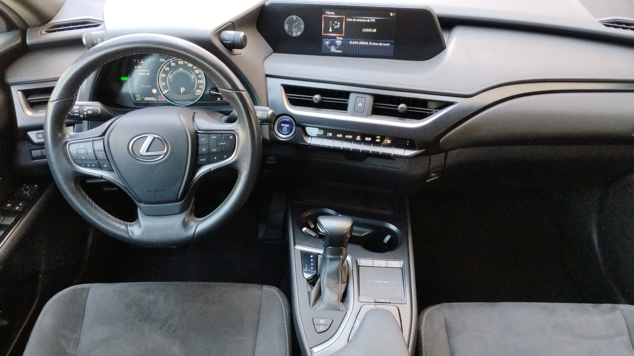 Lexus UX 2.0 250h Business - foto 10