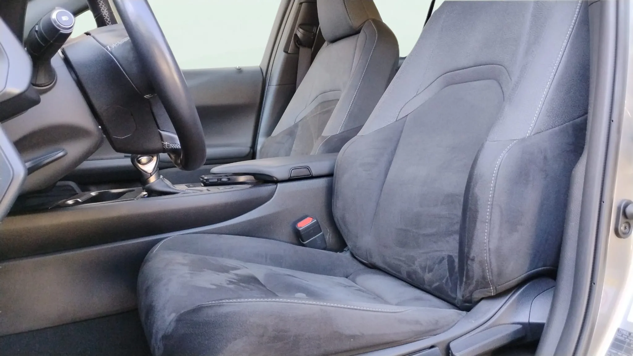 Lexus UX 2.0 250h Business - foto 18