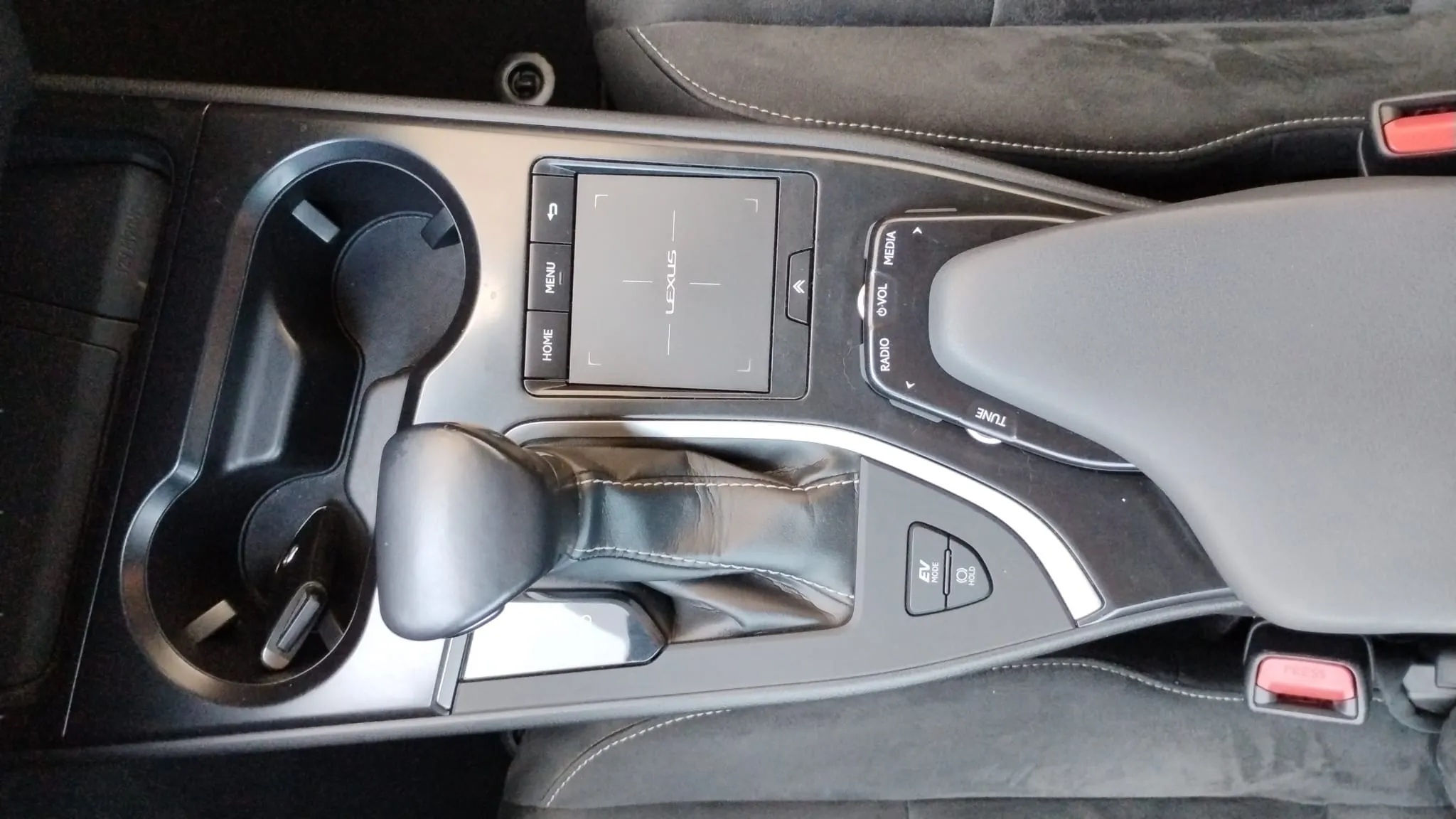 Lexus UX 2.0 250h Business - foto 22