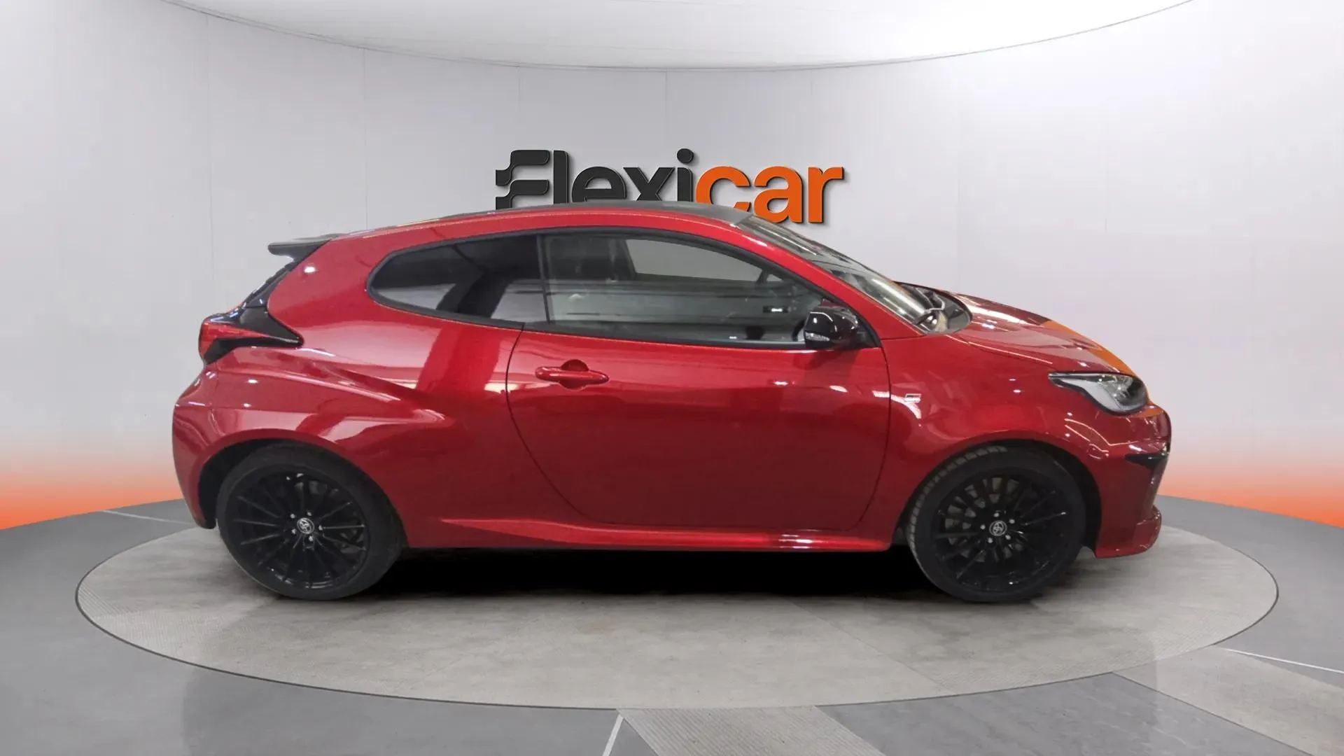 Toyota Yaris 1.6 RZ - foto 2