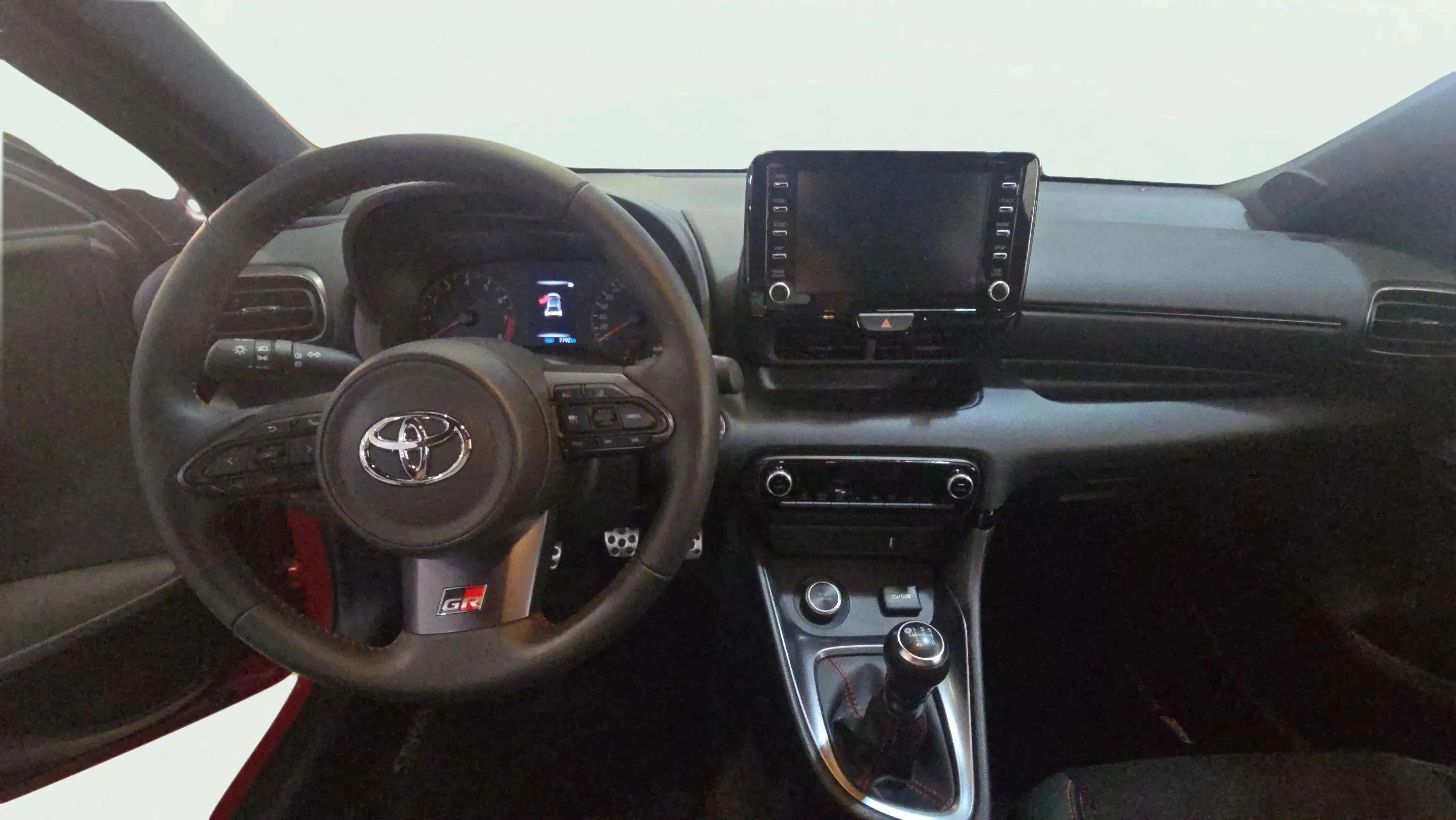 Toyota Yaris 1.6 RZ - foto 7