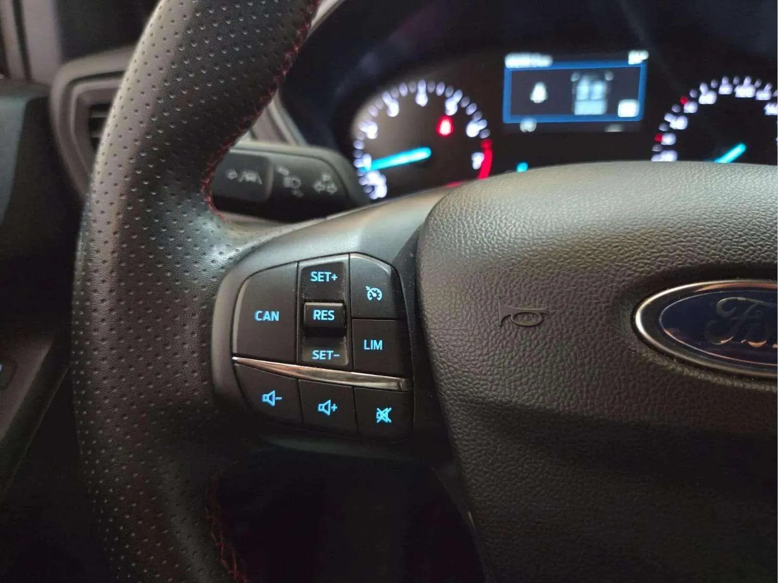 Ford Focus 1.0 EcoBoost MHEV ST-Line Style SIP - foto 17