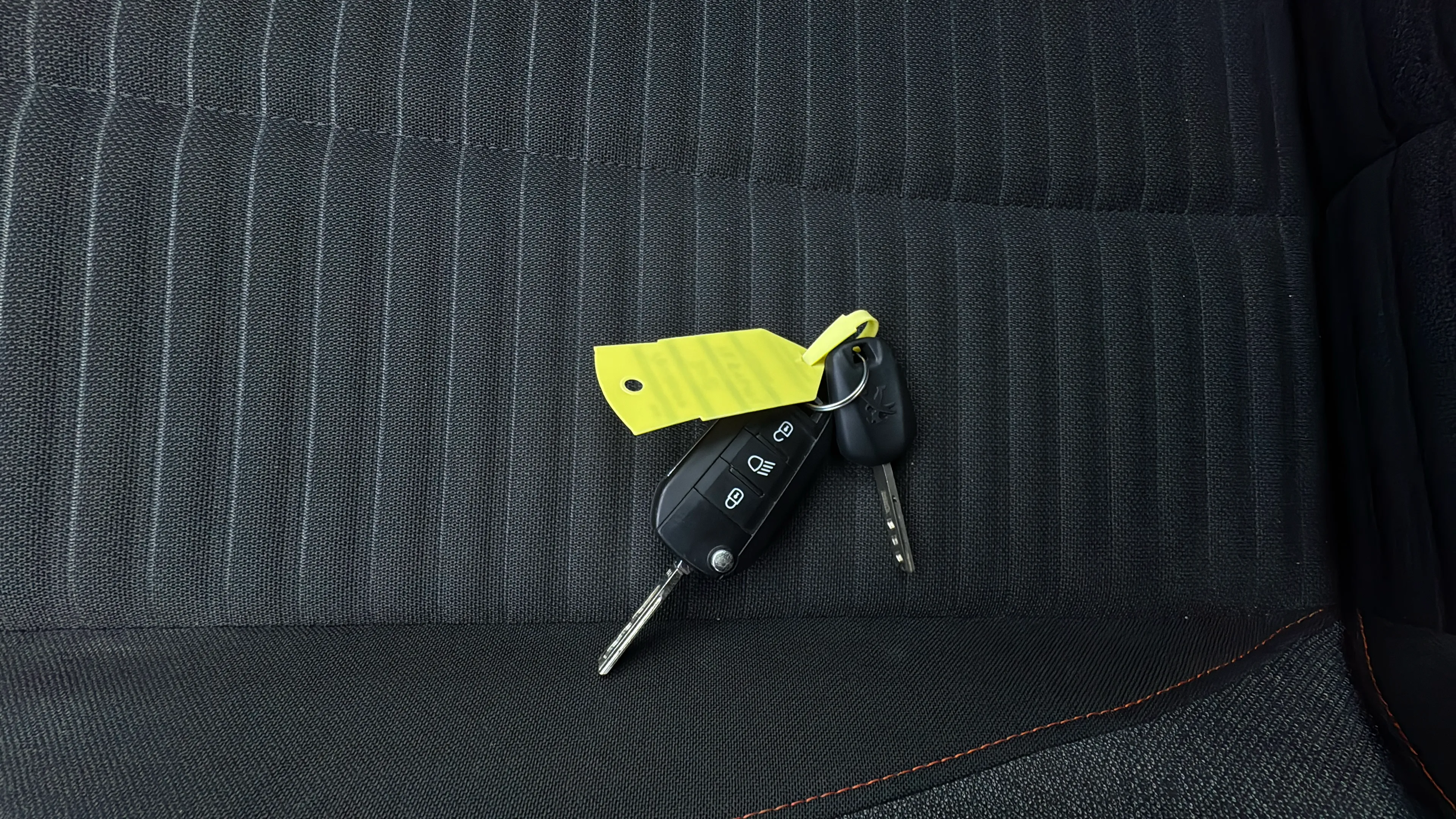 Peugeot 208 BlueHDi Active Pack - foto 18
