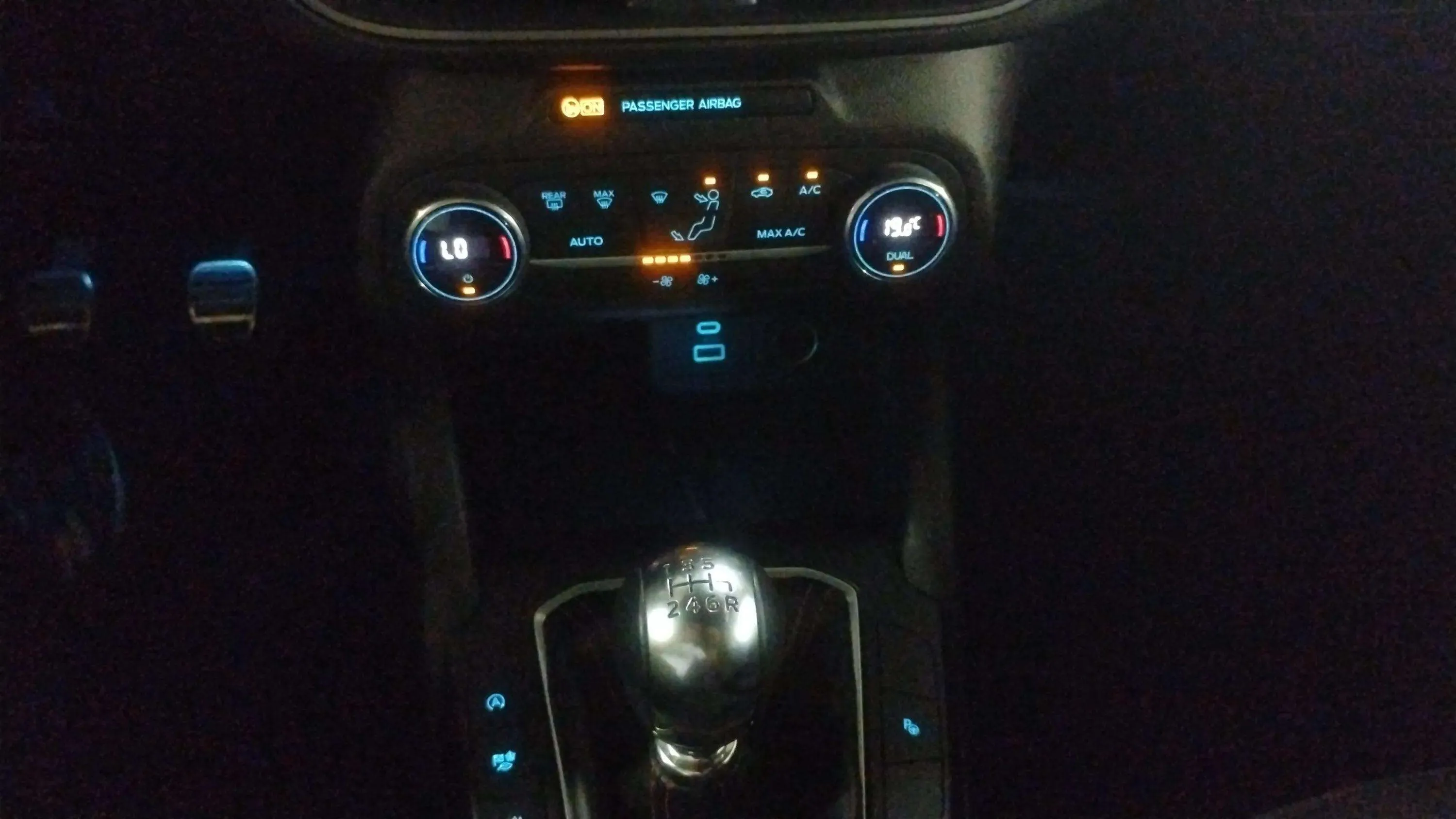 Ford Focus 1.0 EcoBoost MHEV ST-Line Style SIP - foto 24