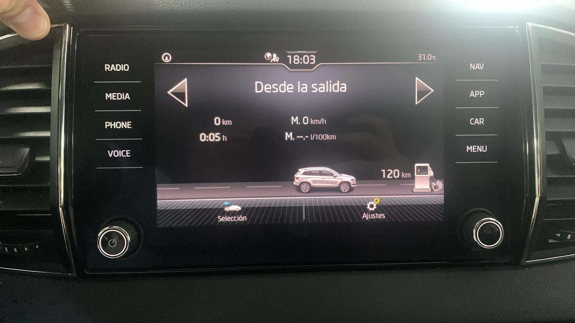 Škoda Karoq 2.0 TDI Selection - foto 21