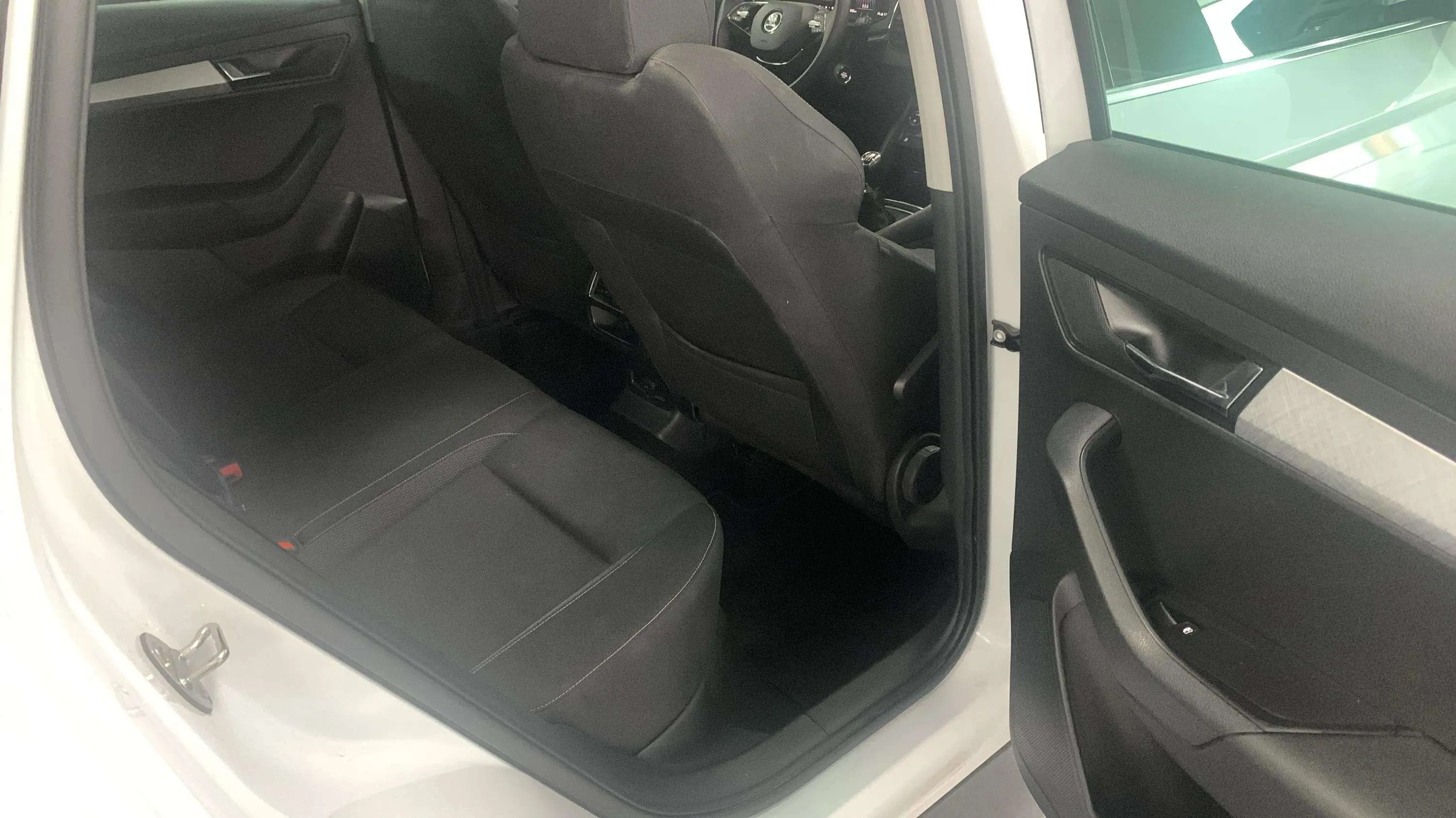 Škoda Karoq 2.0 TDI Selection - foto 10