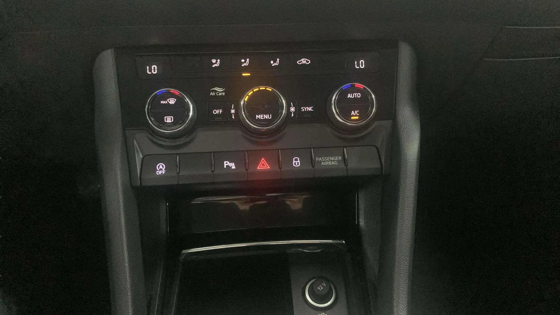 Škoda Karoq 2.0 TDI Selection - foto 17