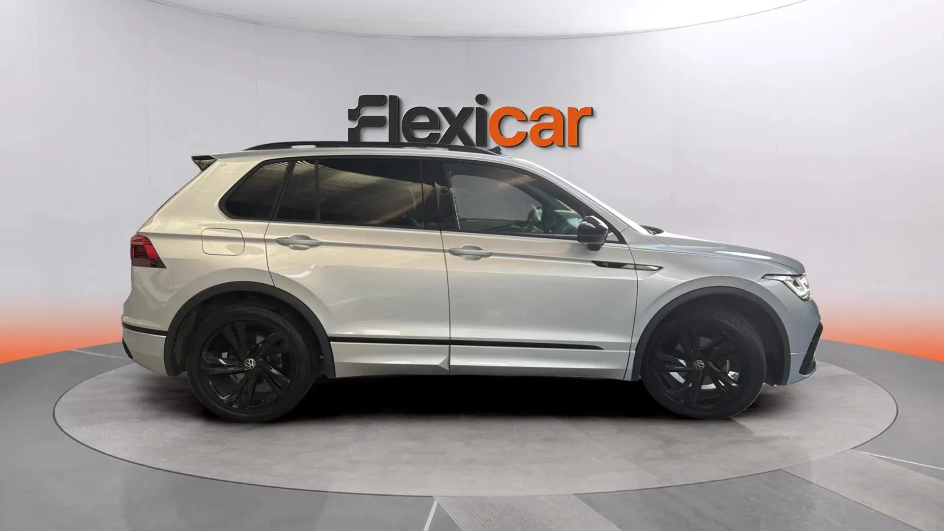 Volkswagen Tiguan R-Line 2.0 TDI DSG - foto 7