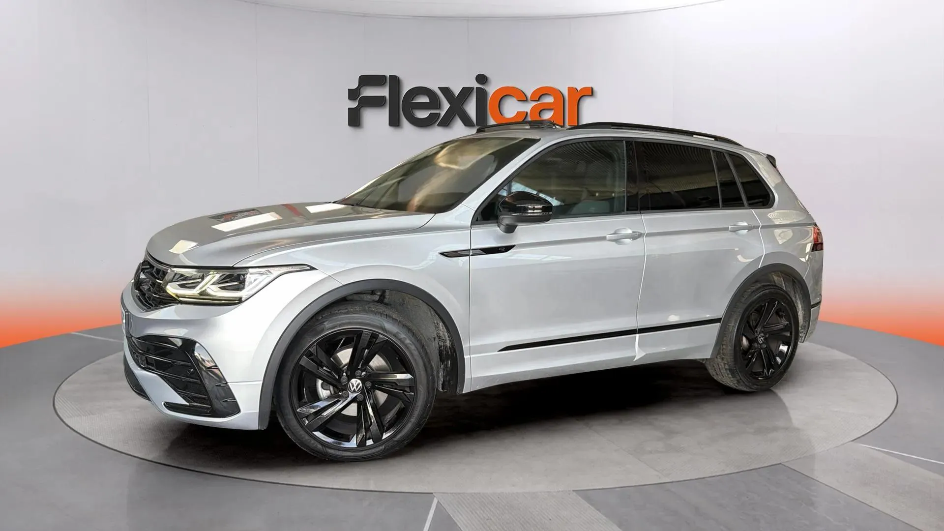 Volkswagen Tiguan R-Line 2.0 TDI DSG - foto 9