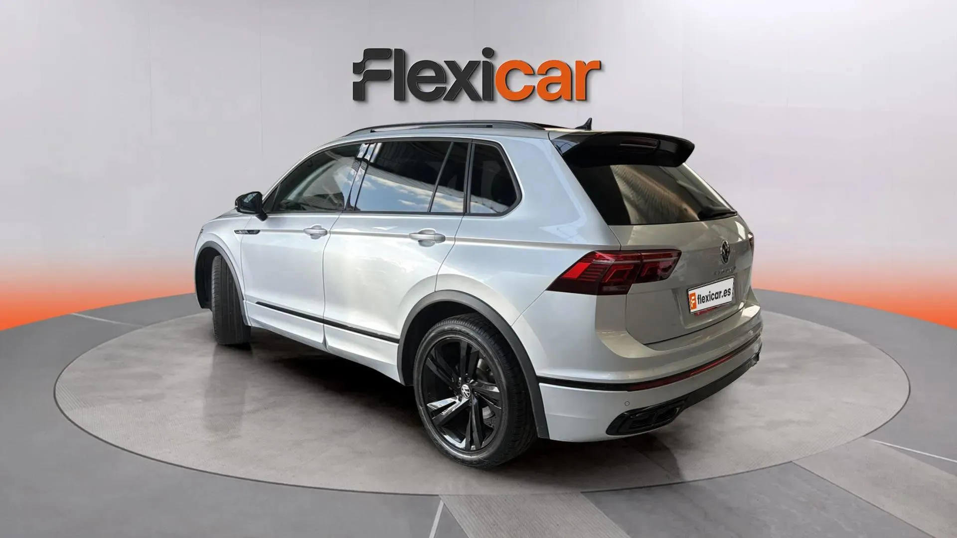 Volkswagen Tiguan R-Line 2.0 TDI DSG - foto 11