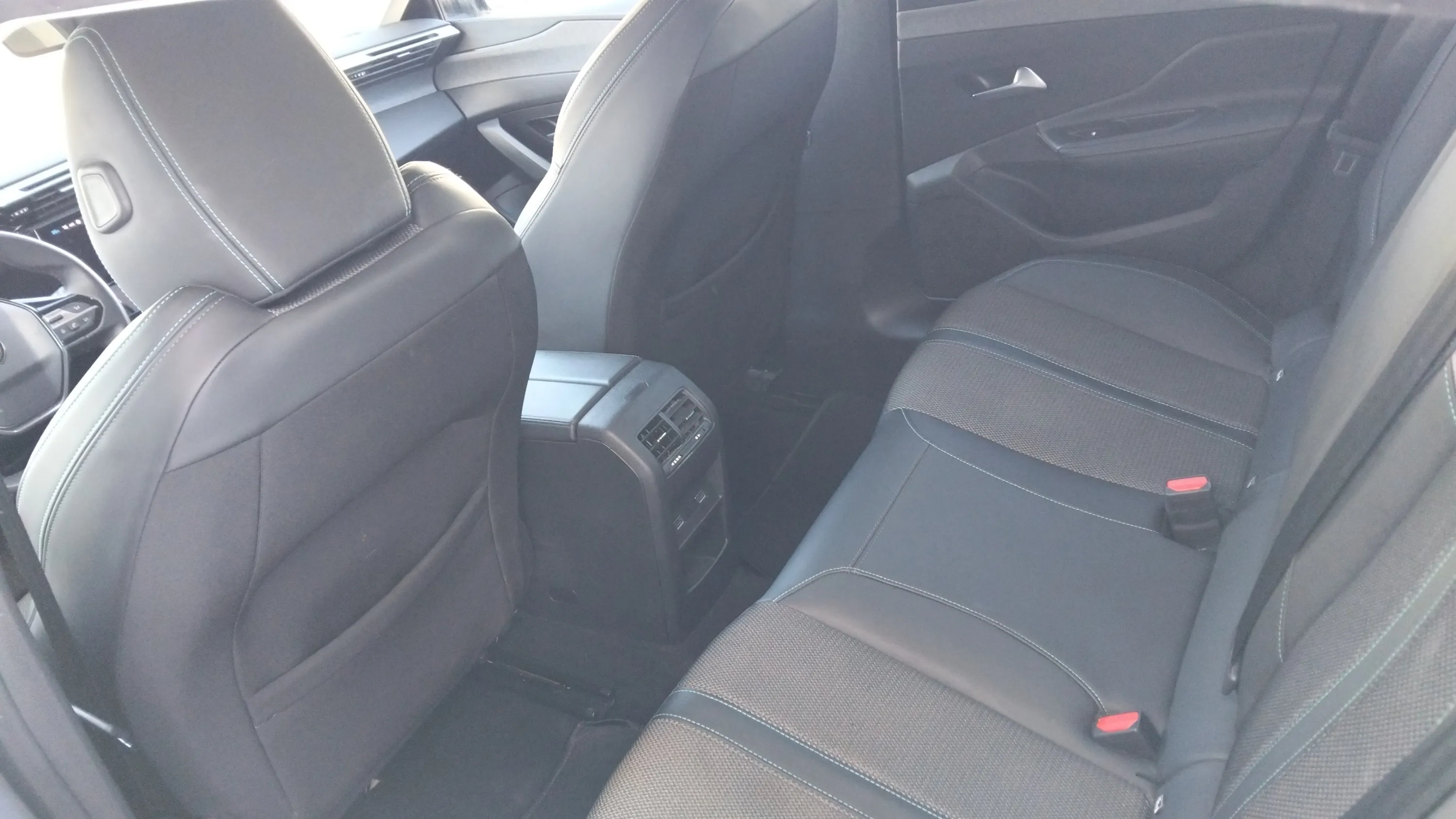 Peugeot 308 Allure BlueHDi 130 EAT8 - foto 17